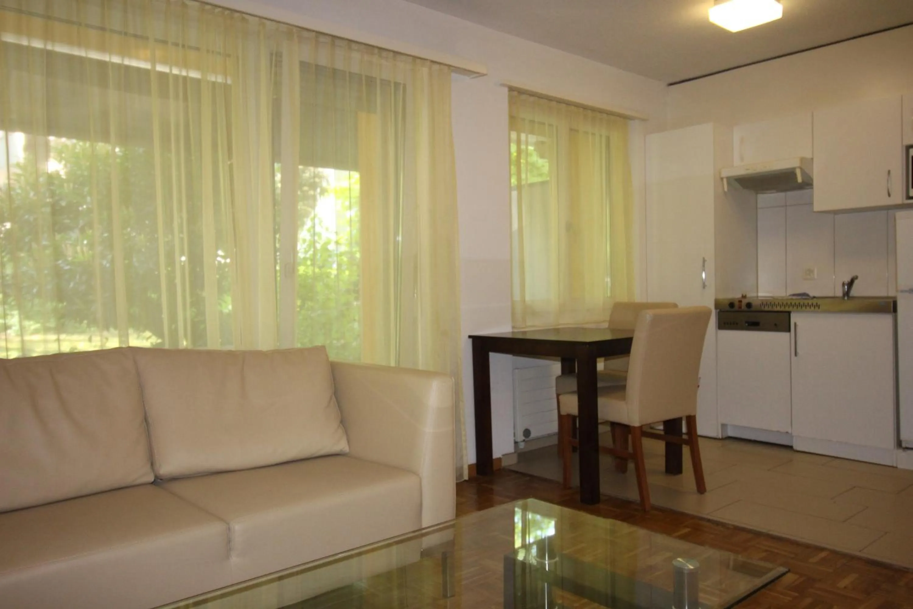 Photo of the whole room in Swiss Star District 11 - Self Check-In