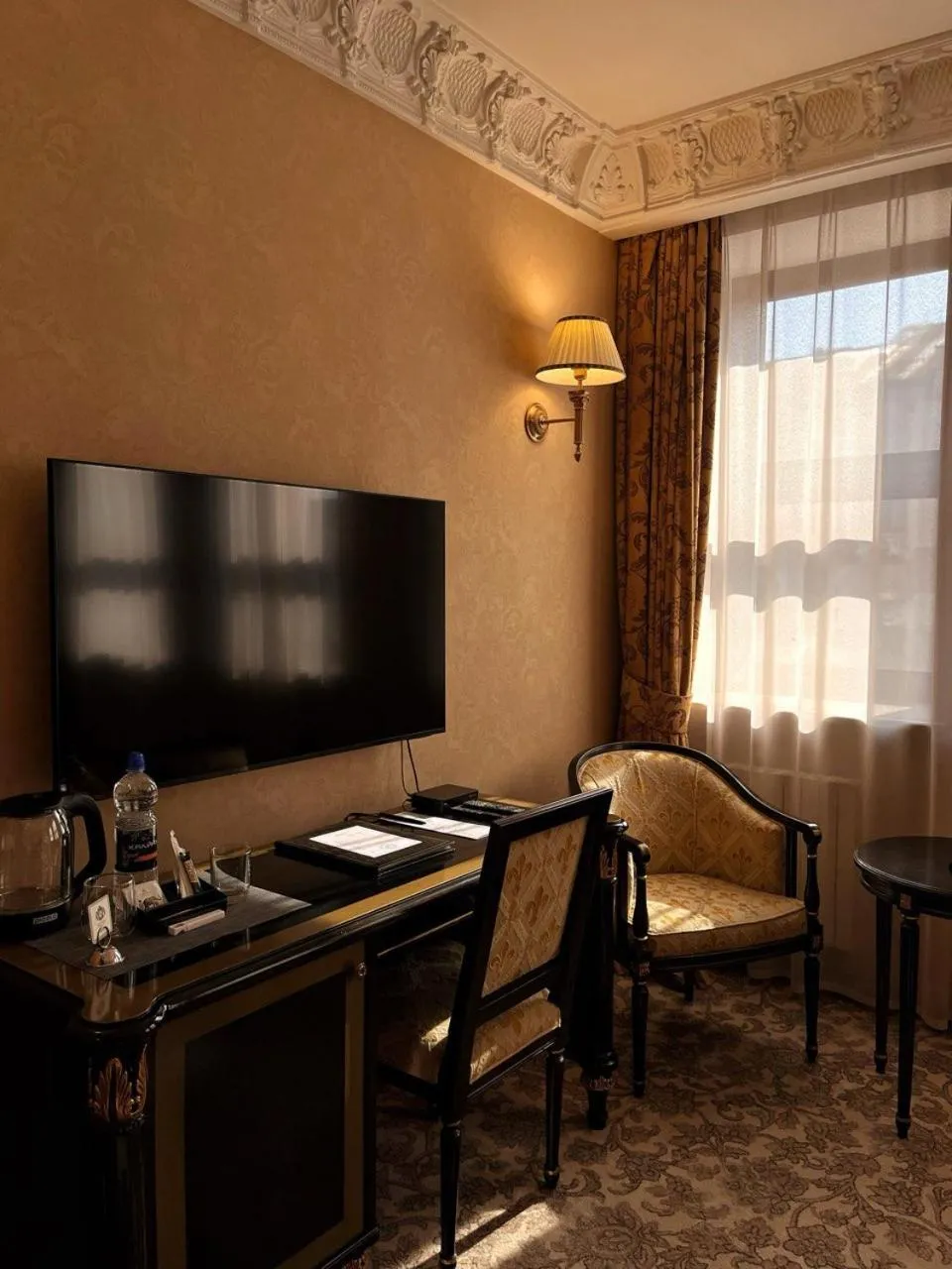 Communal lounge/ TV room in Axelhof Boutique Hotel