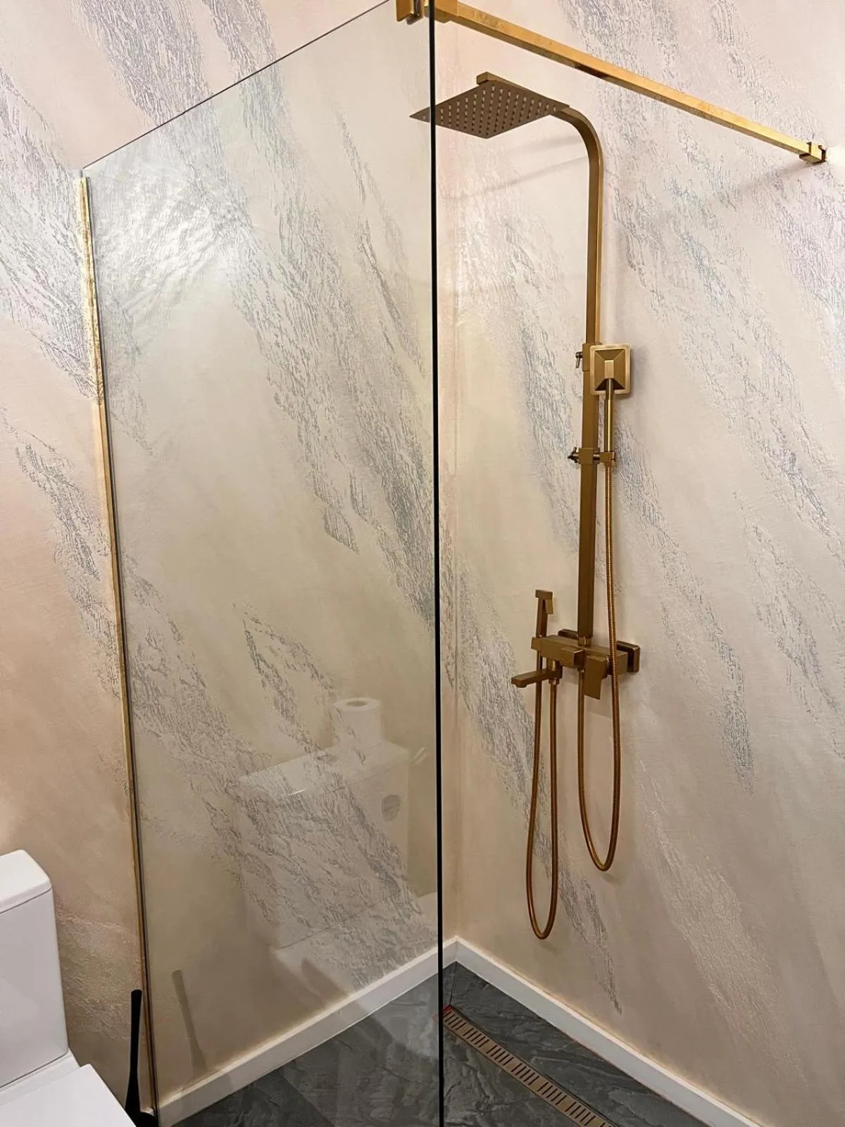 Shower in Perla Muresului