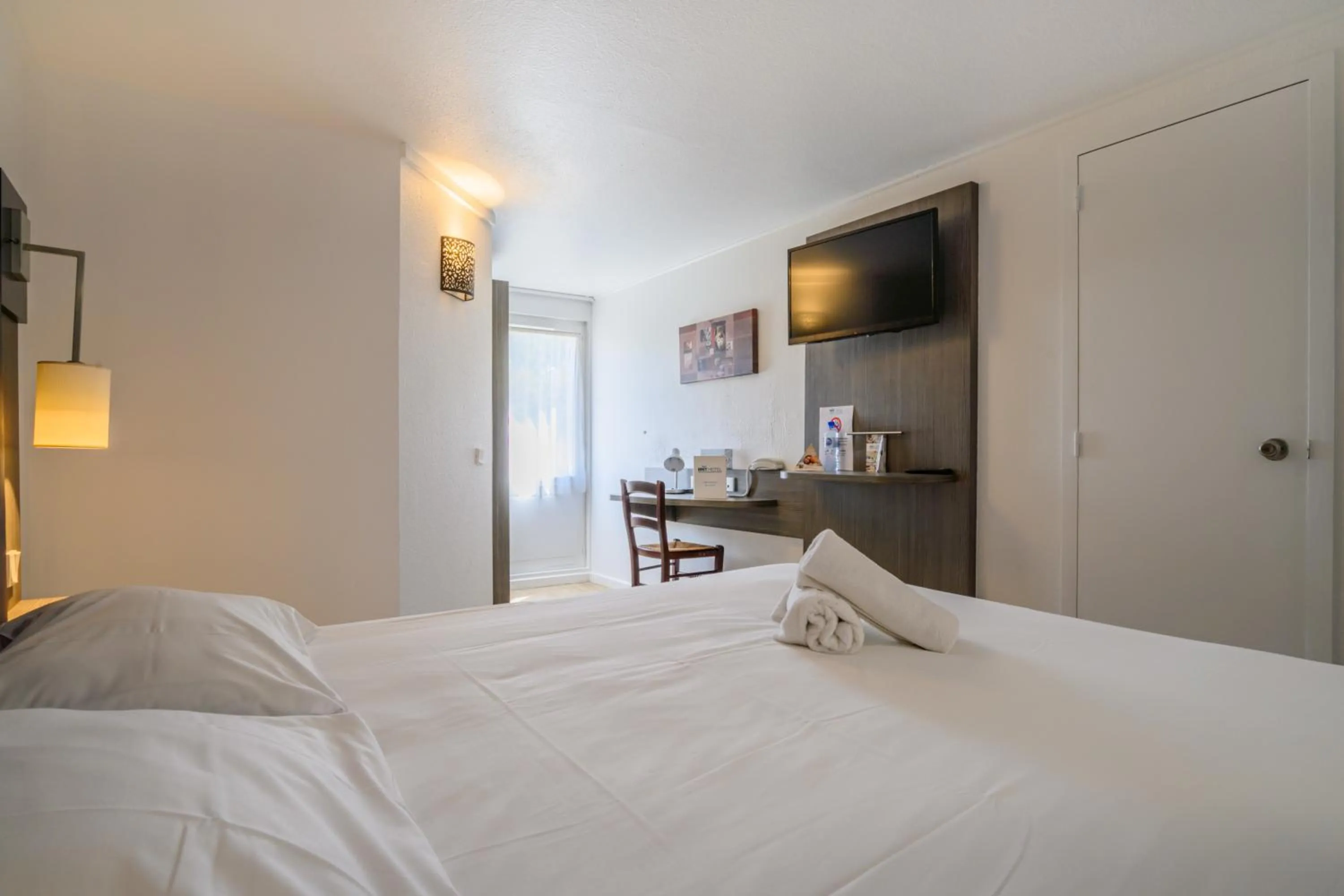 Bed in Brit Hotel Reims La Neuvillette