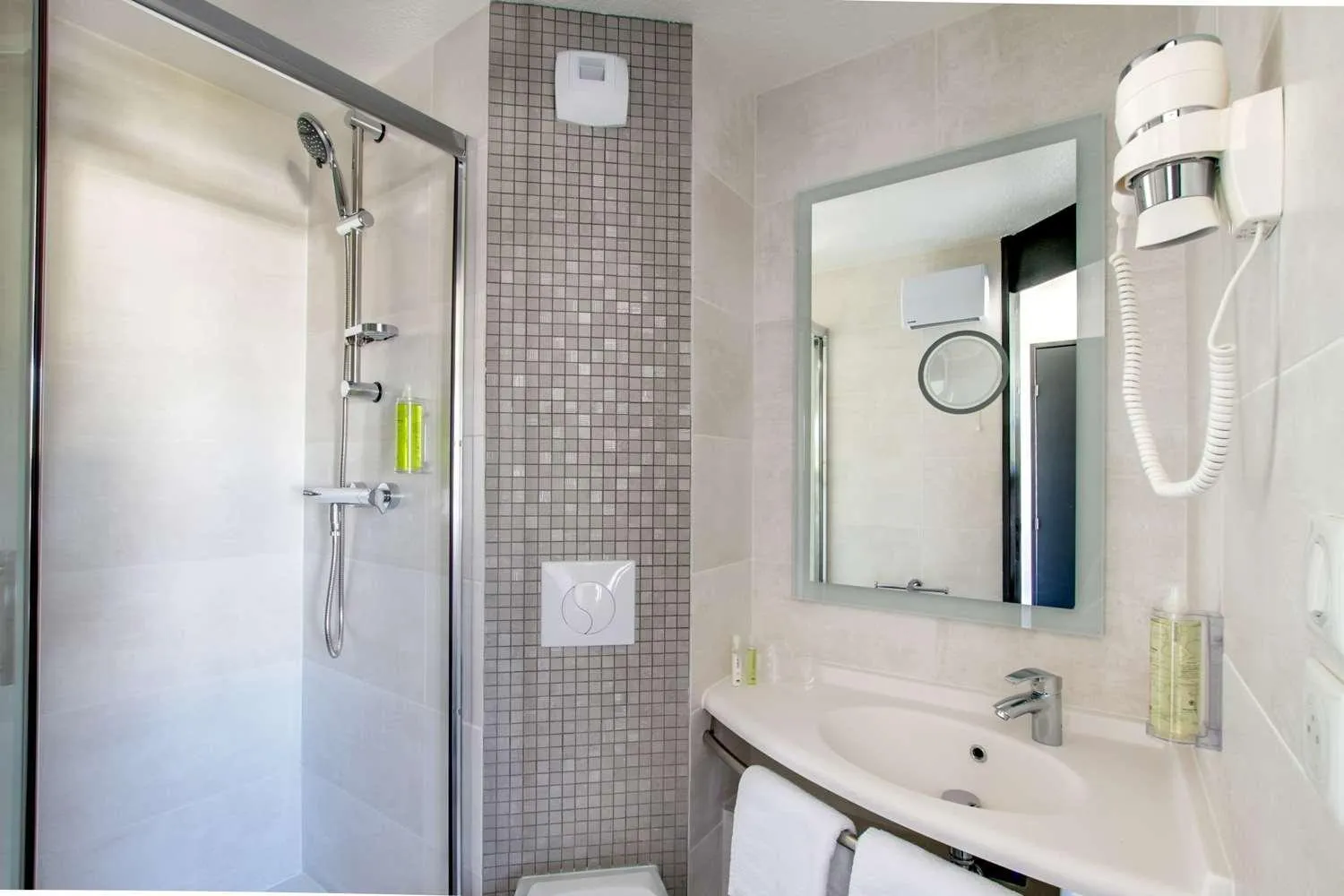 Shower in Brit Hotel Reims La Neuvillette