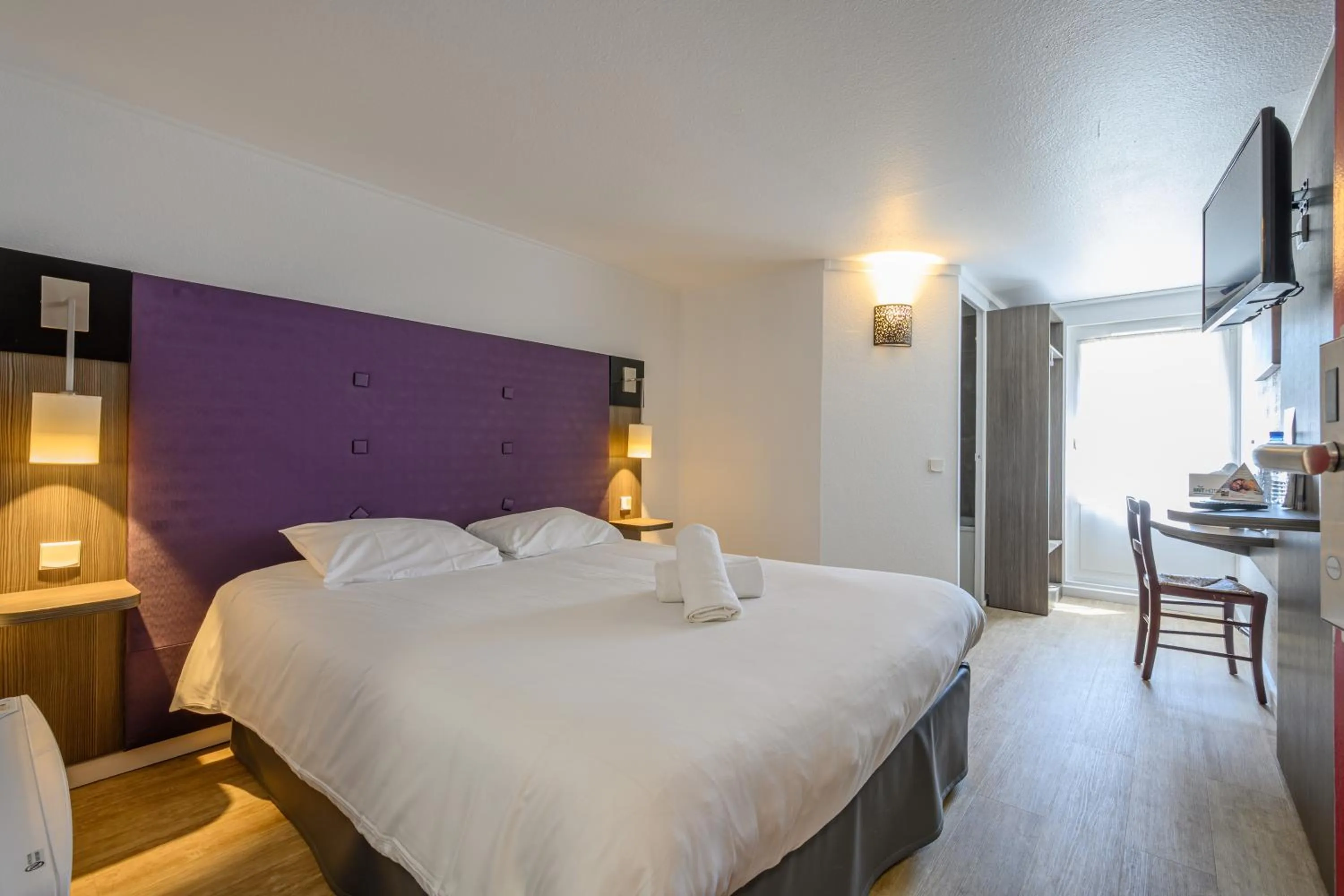 Bed in Brit Hotel Reims La Neuvillette