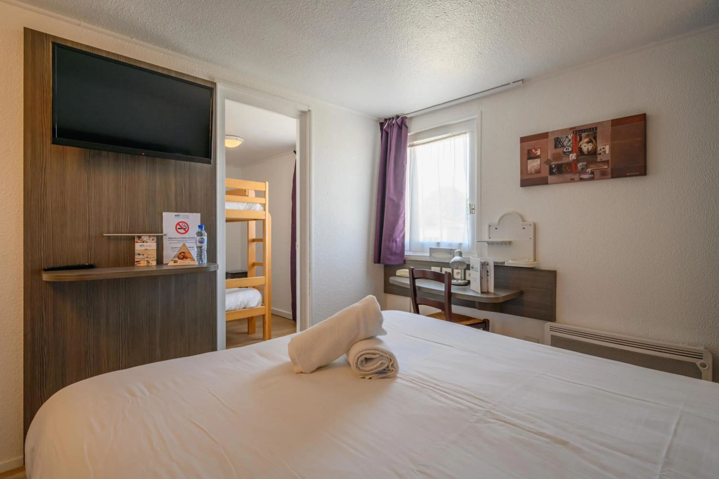 Bed in Brit Hotel Reims La Neuvillette