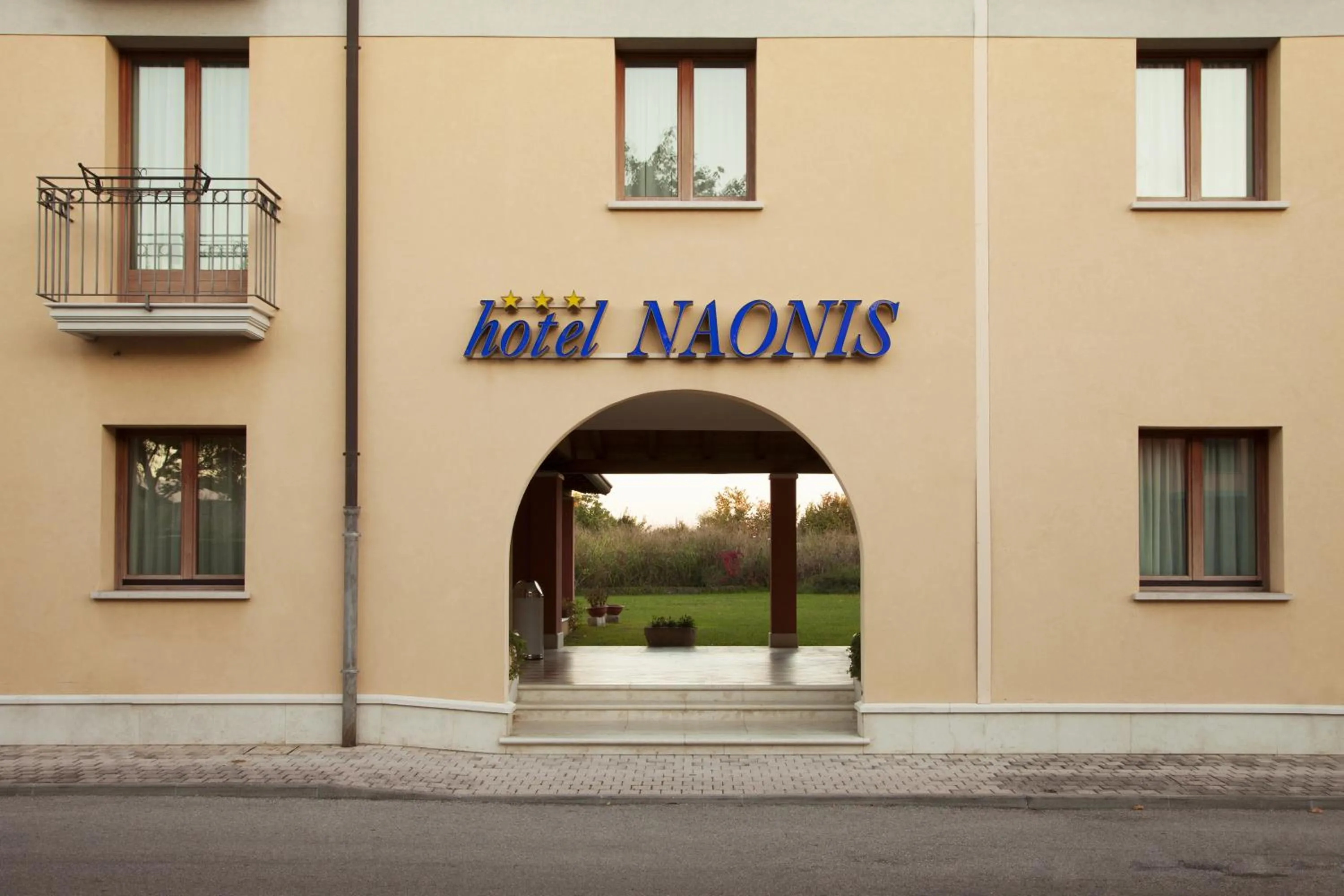 Facade/entrance in Hotel Naonis