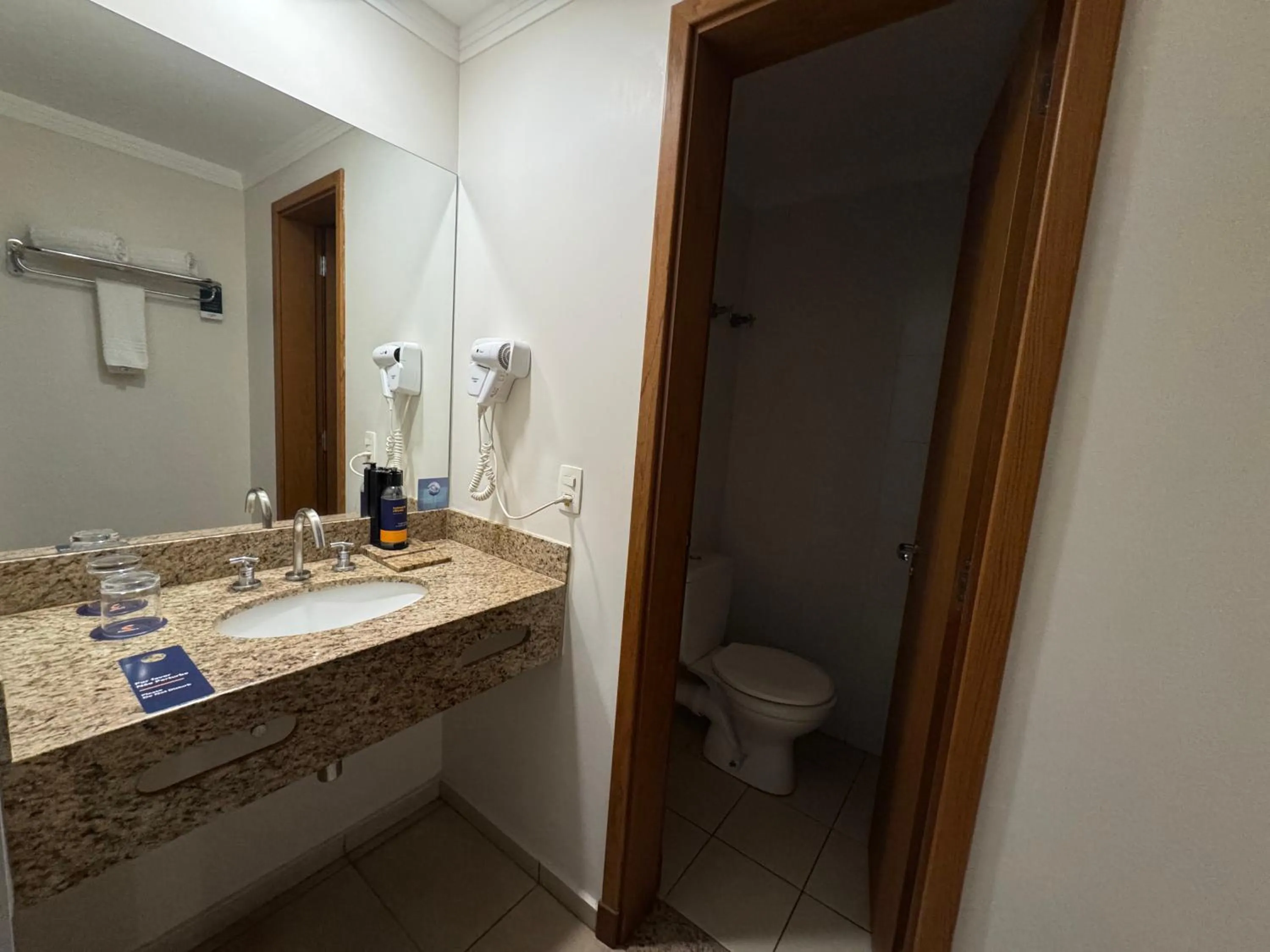 Bathroom in Comfort Hotel Araraquara