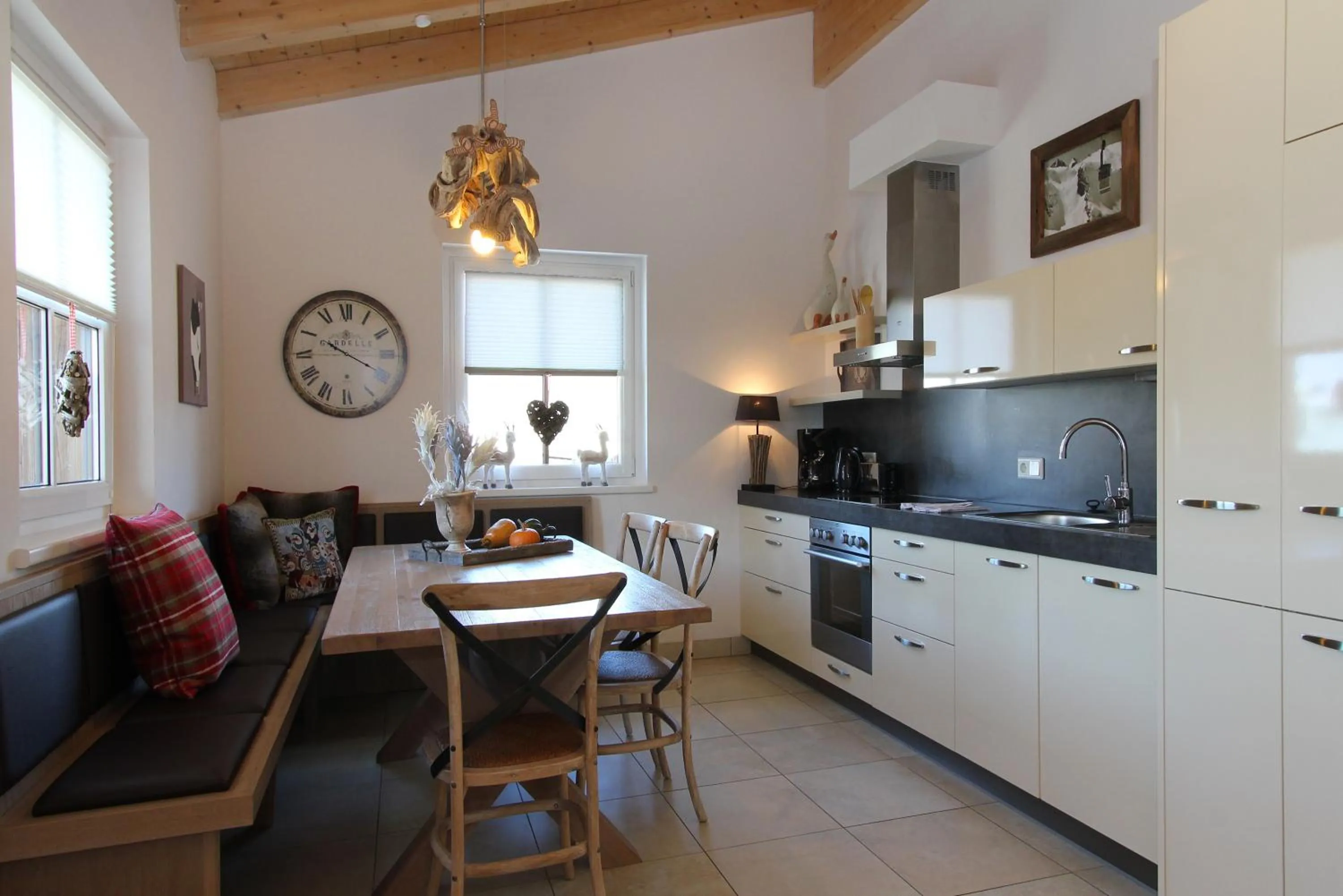 Coffee/tea facilities in AvenidA Mountain Resort by Alpin Rentals