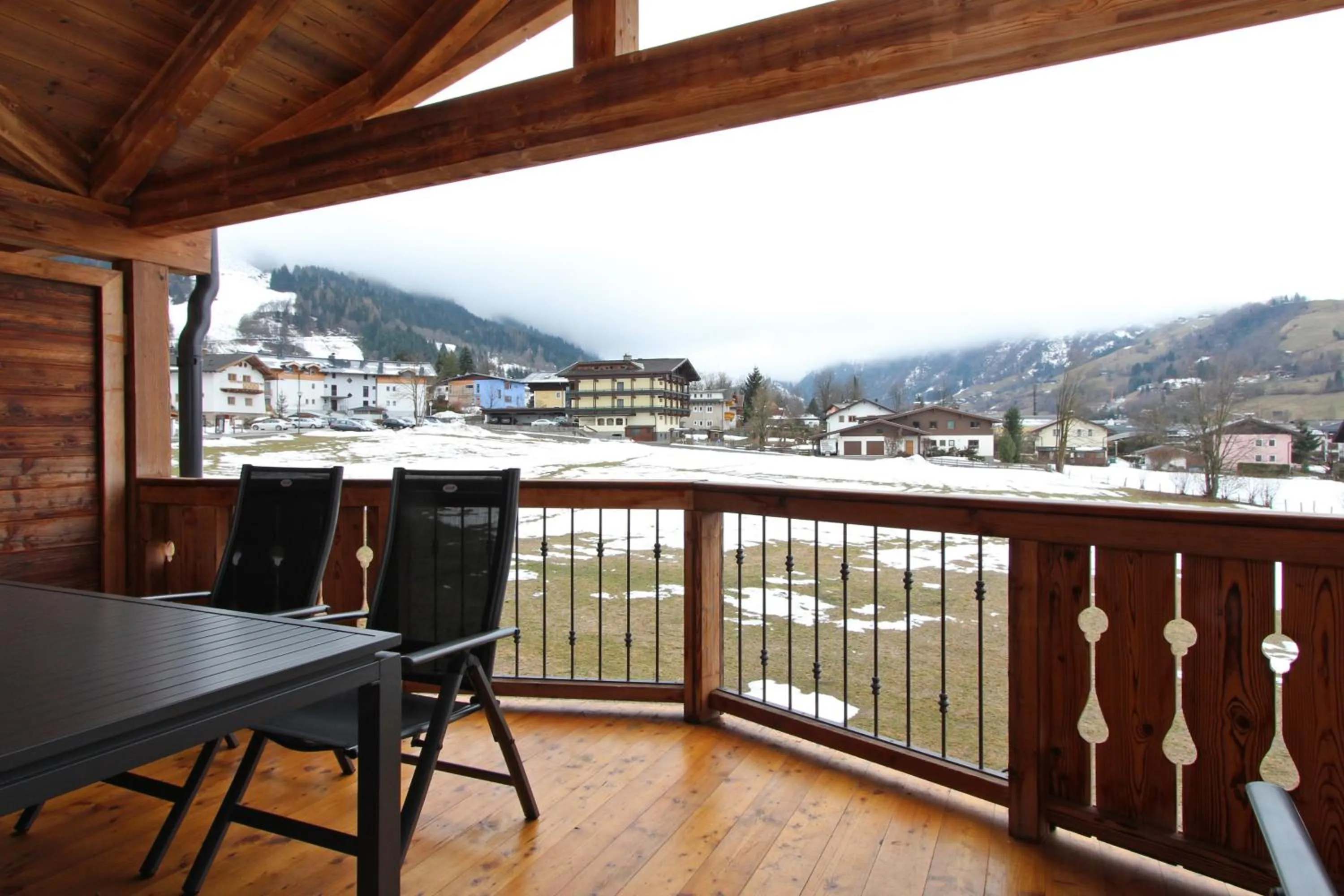 Balcony/Terrace in AvenidA Mountain Resort by Alpin Rentals