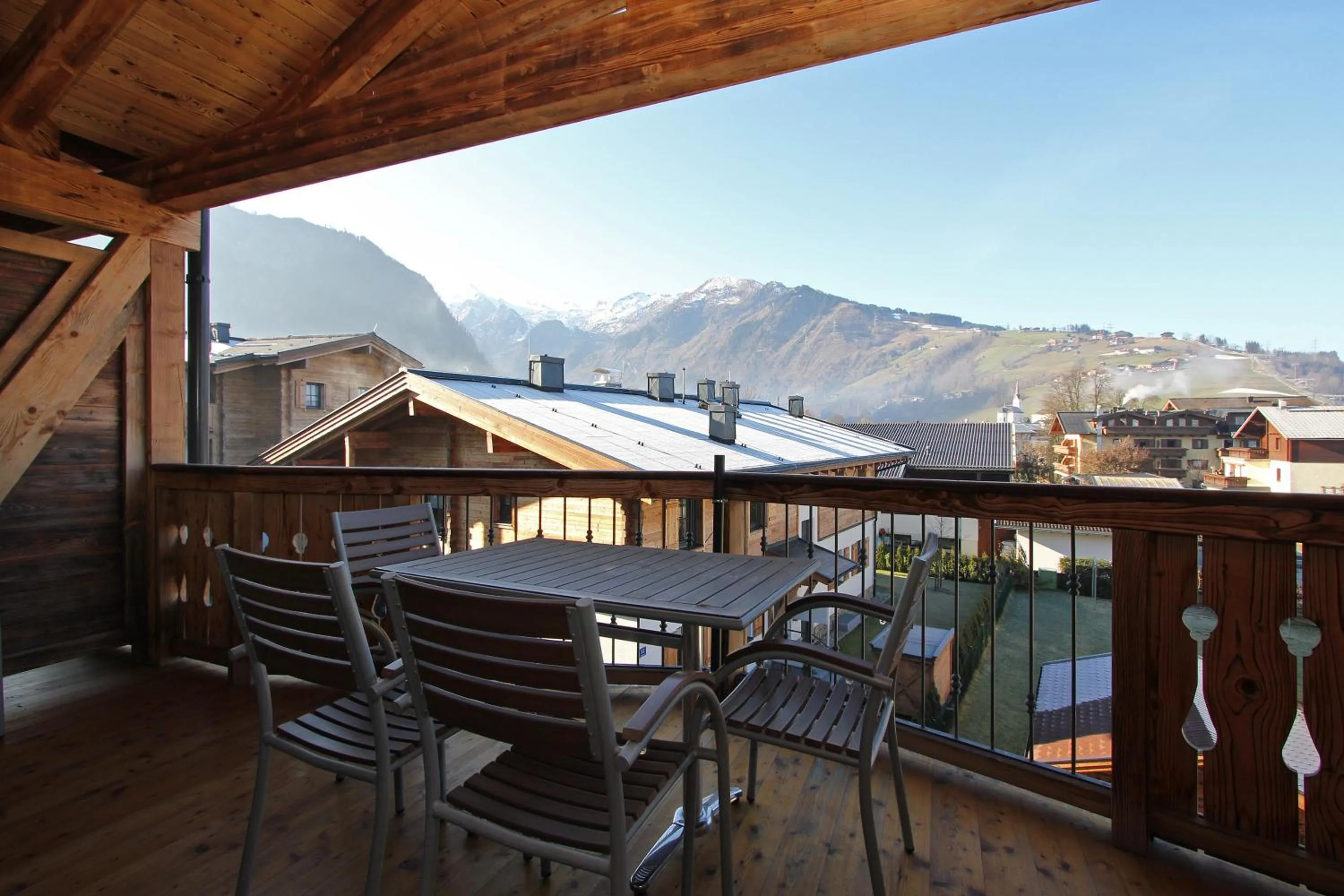 Balcony/Terrace in AvenidA Mountain Resort by Alpin Rentals