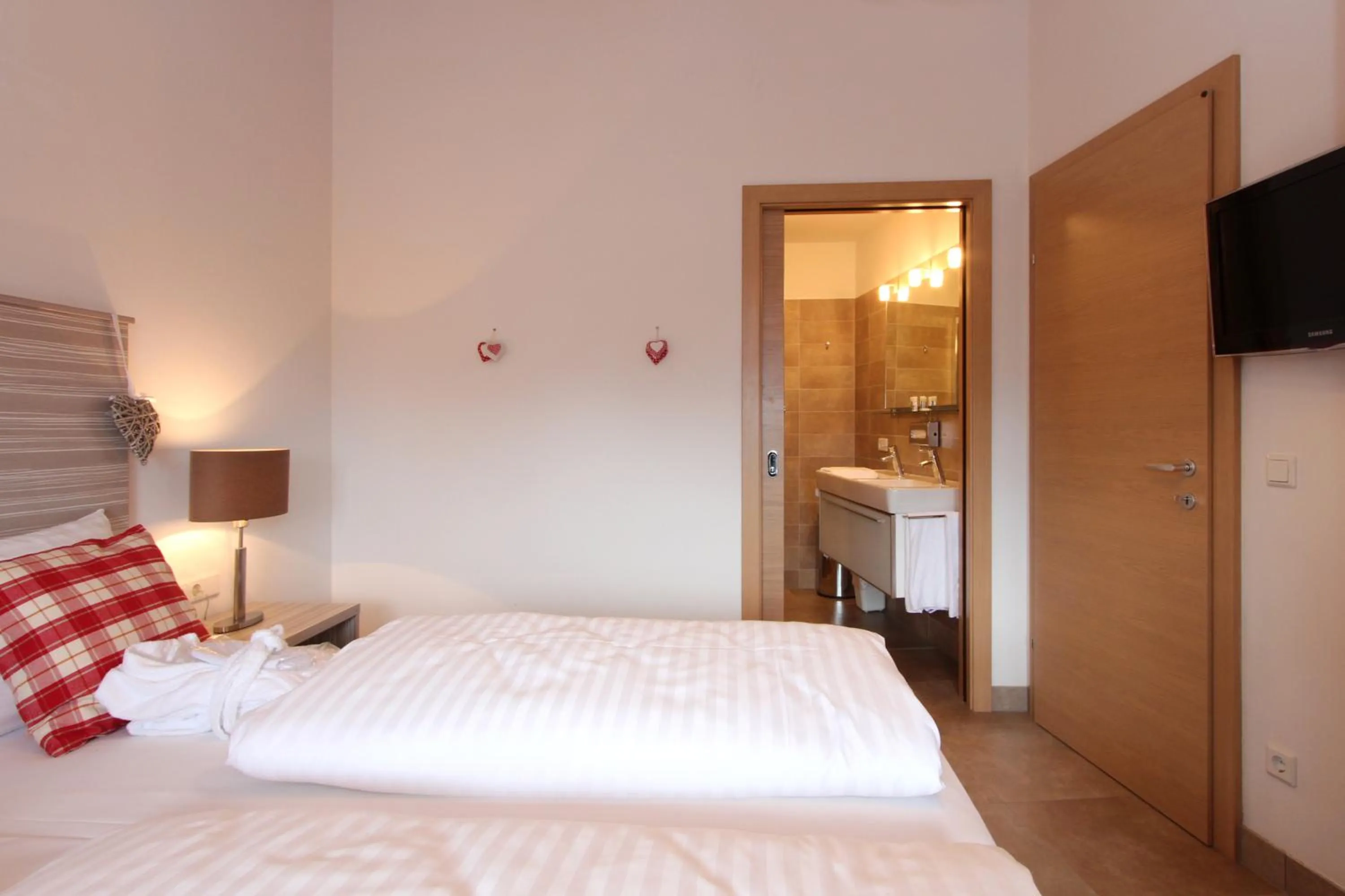 Bathroom, Bed in AvenidA Mountain Resort by Alpin Rentals