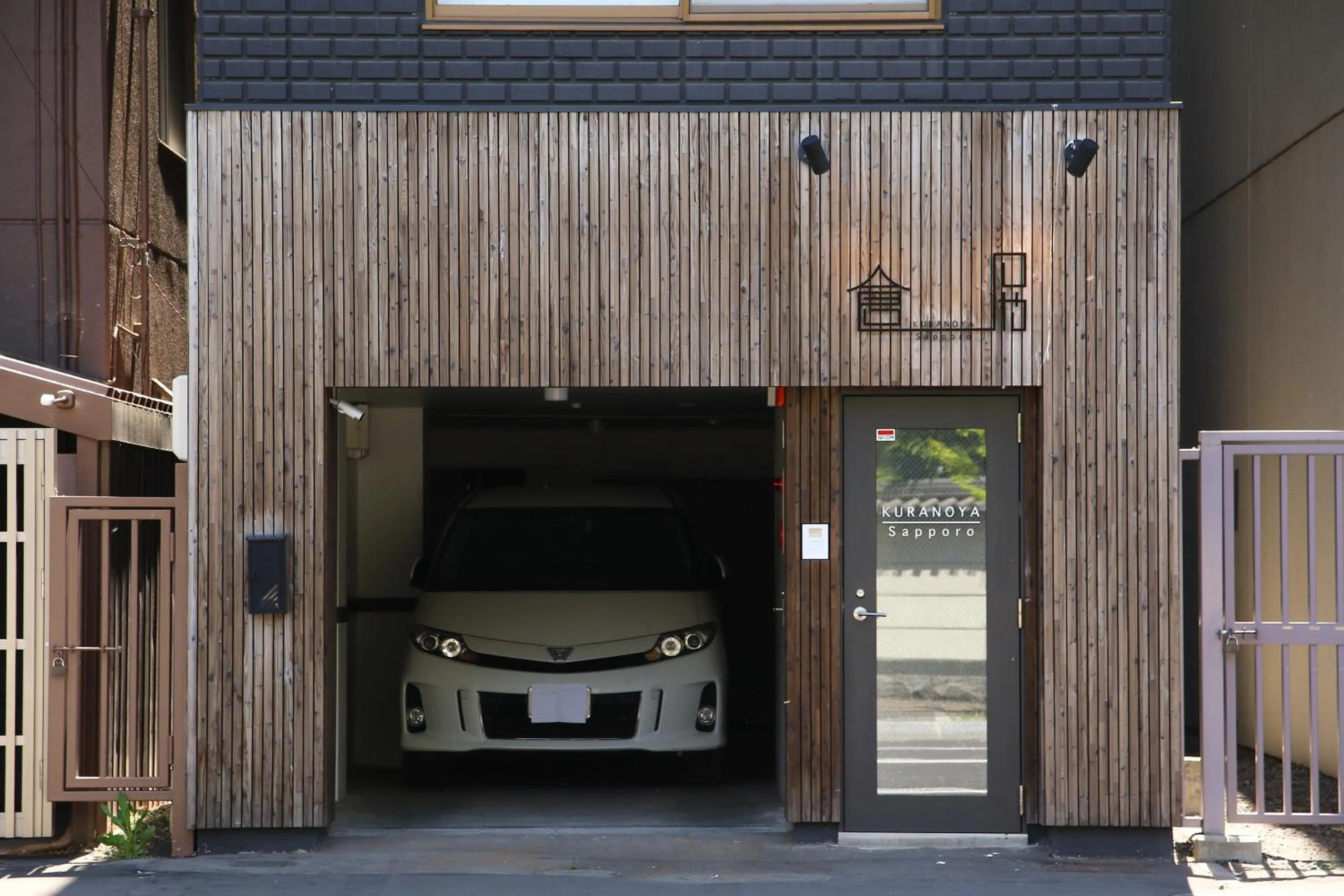 Facade/entrance in Private house Kuranoya Sapporo
