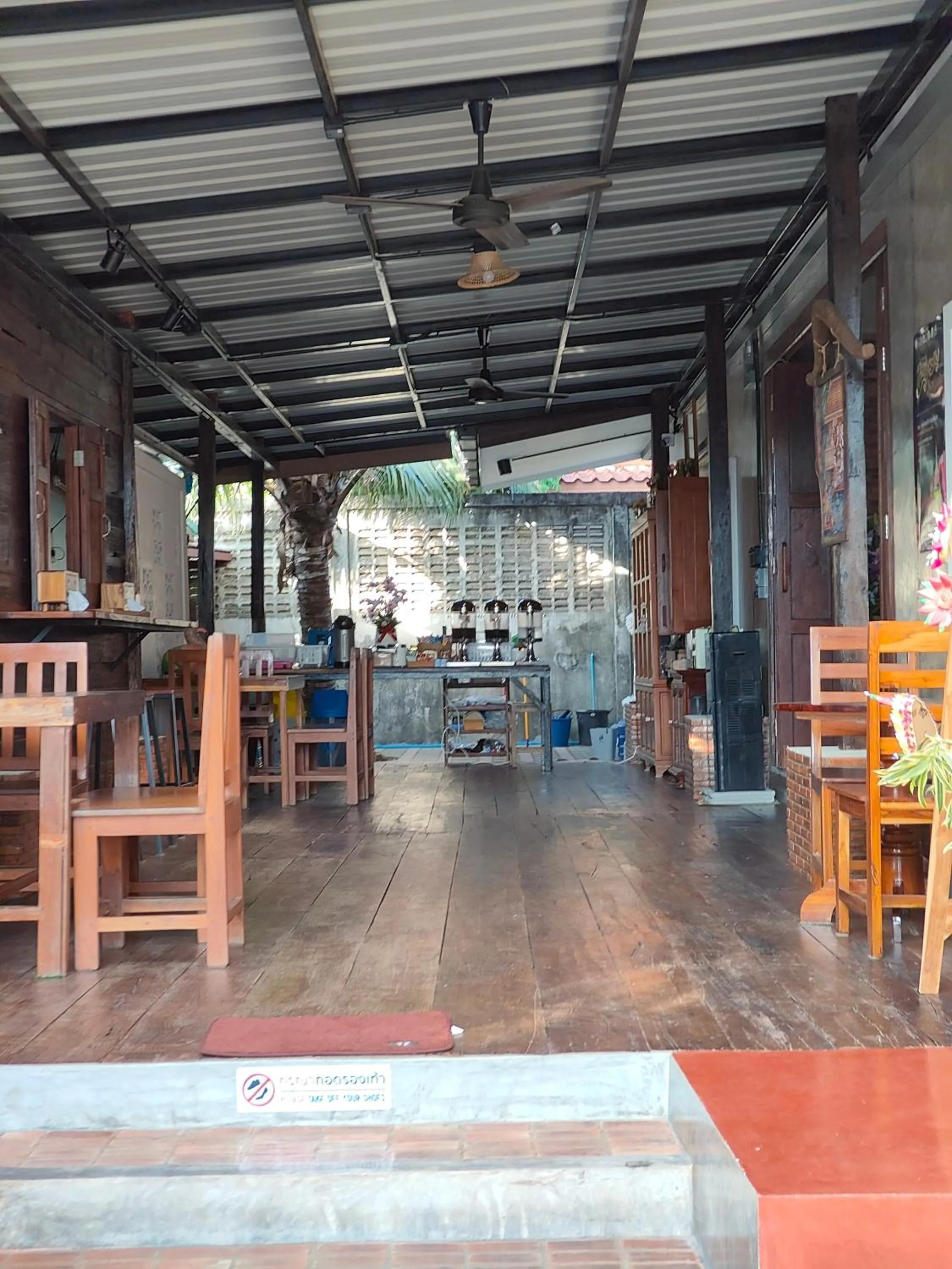 Restaurant/places to eat in Smilingface guesthouse