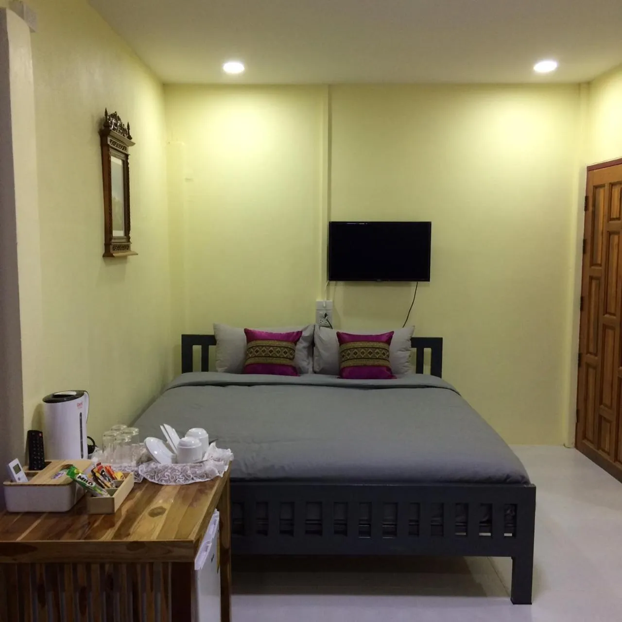 Photo of the whole room, Bed in Smilingface guesthouse