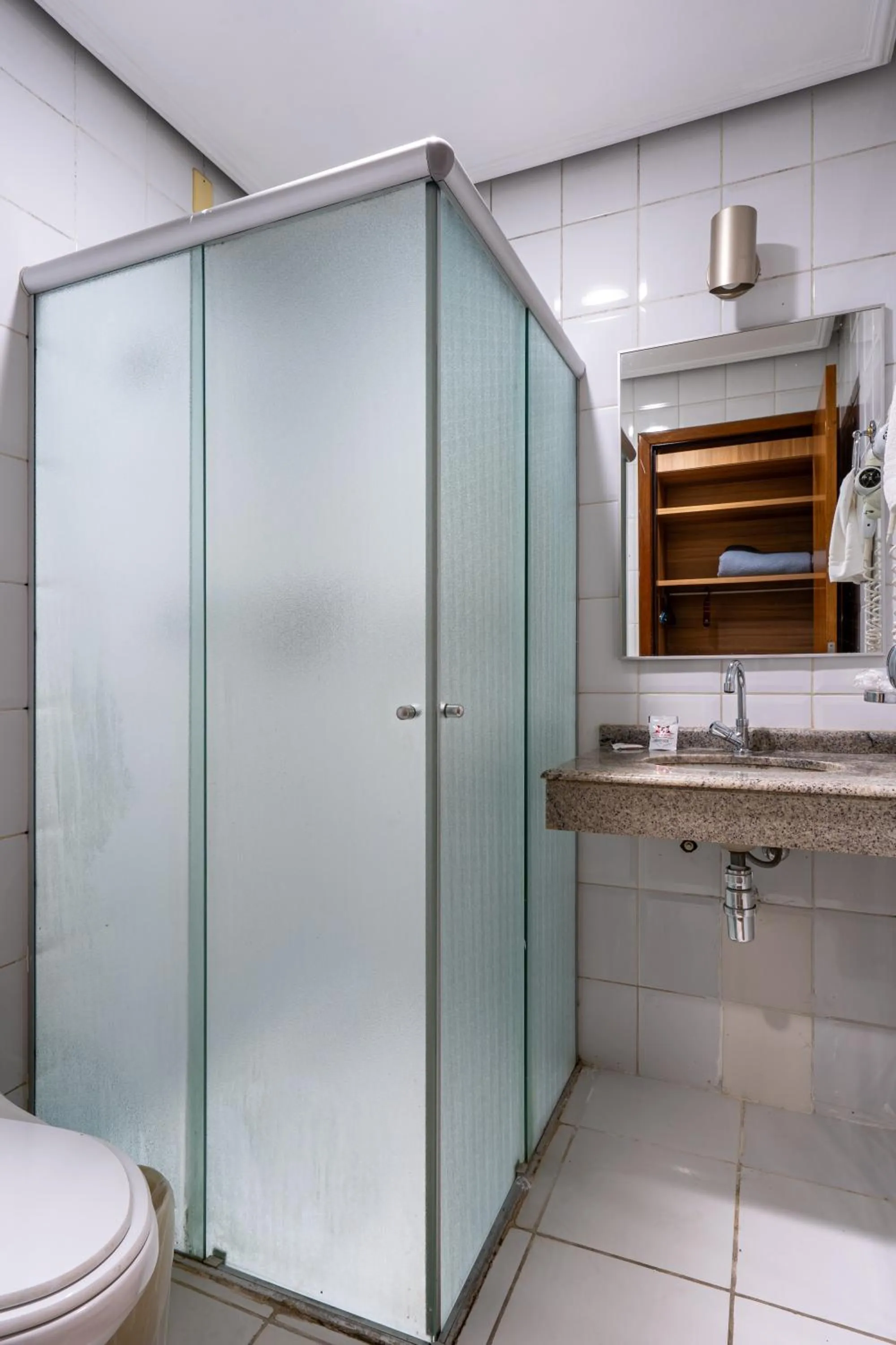 Shower in Carlton Plaza São José dos Campos