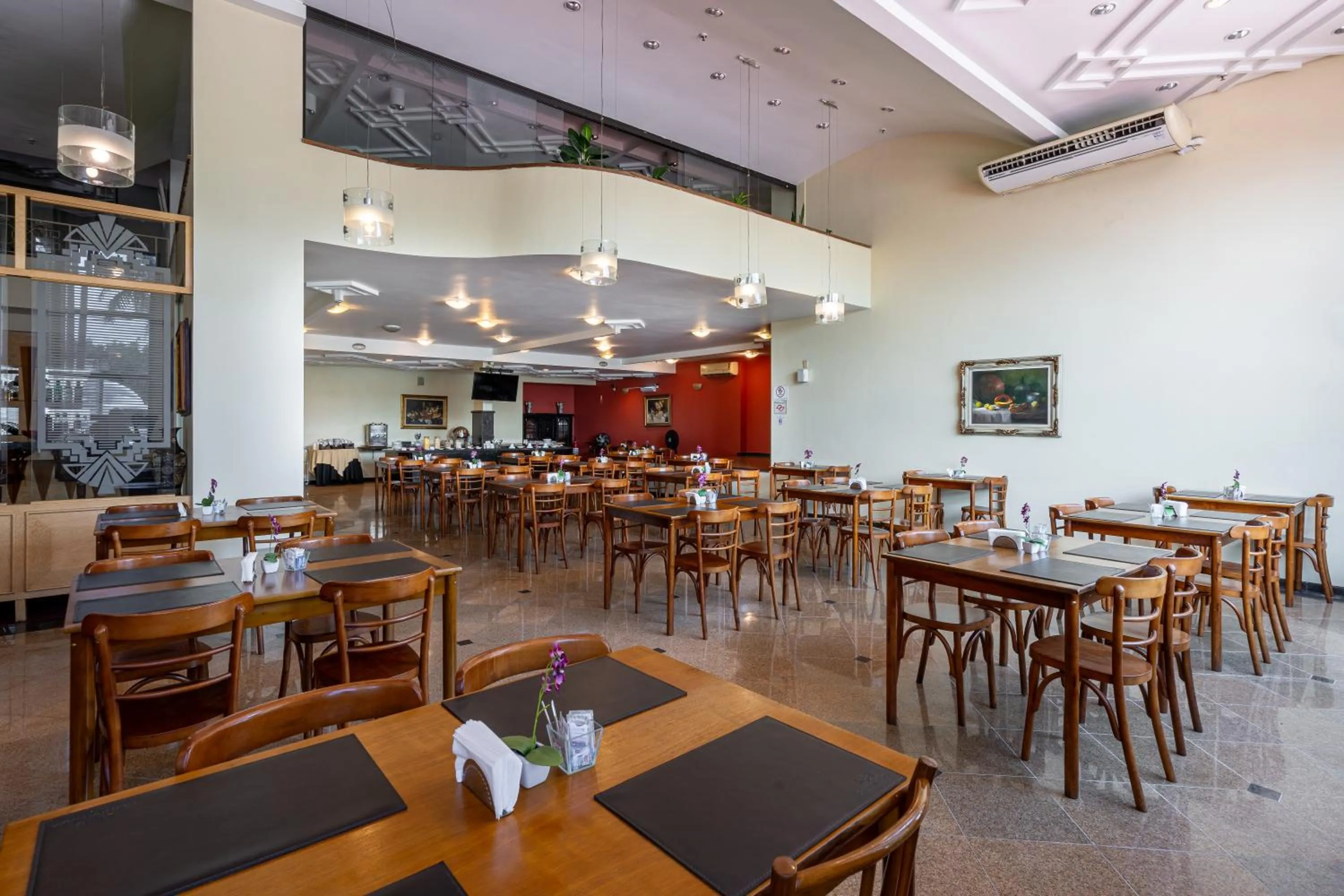 Restaurant/places to eat in Carlton Plaza São José dos Campos