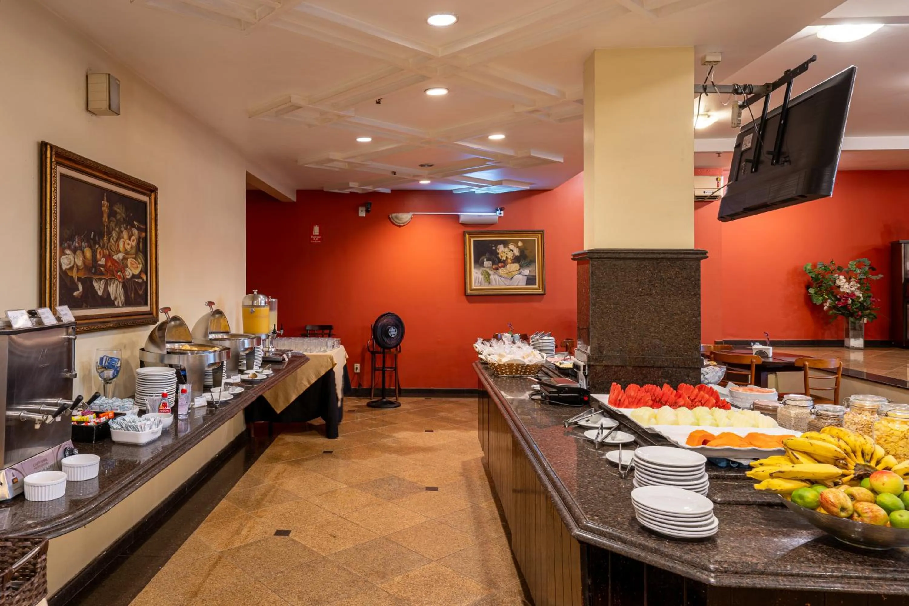 Continental breakfast in Carlton Plaza São José dos Campos