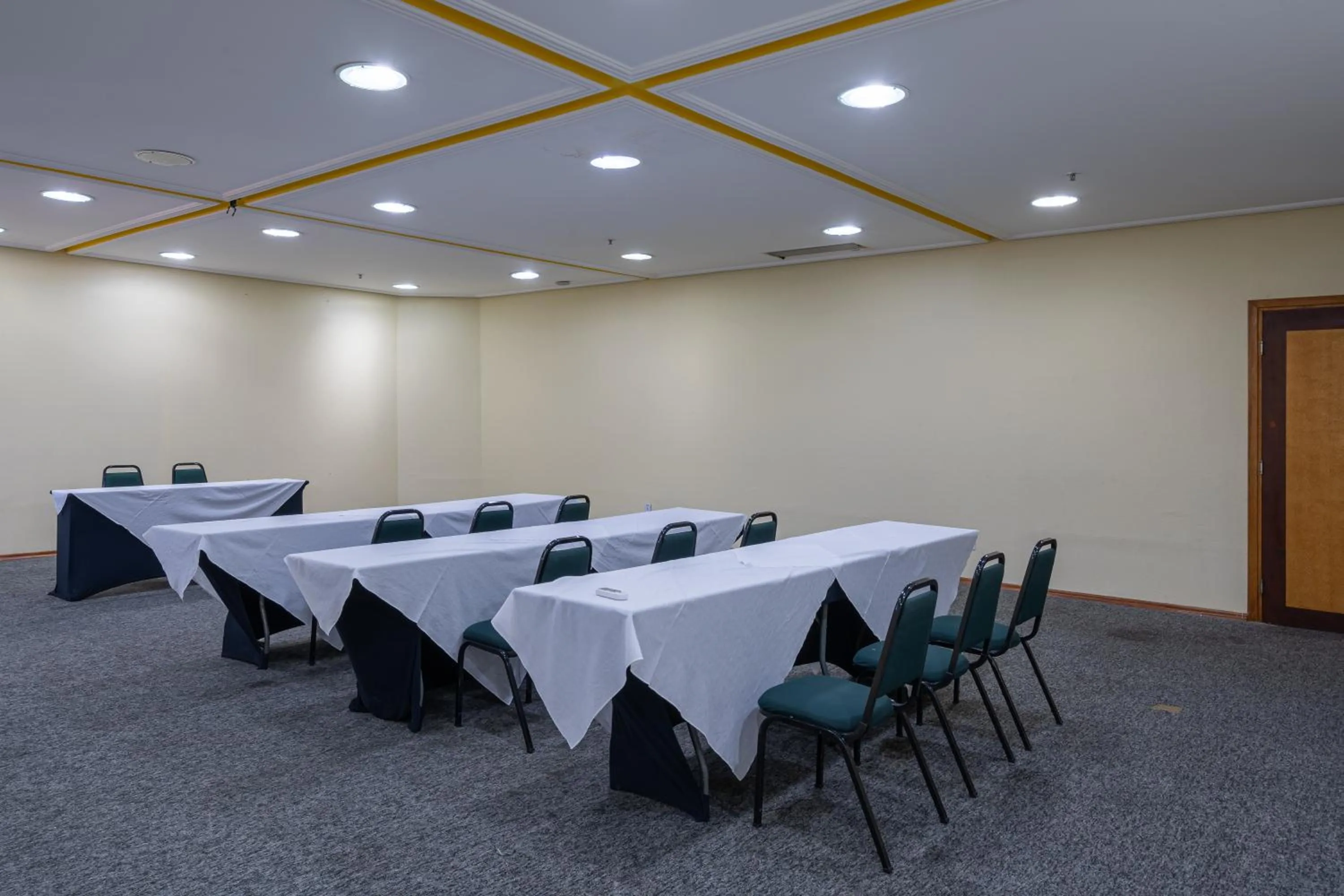 Meeting/conference room in Carlton Plaza São José dos Campos
