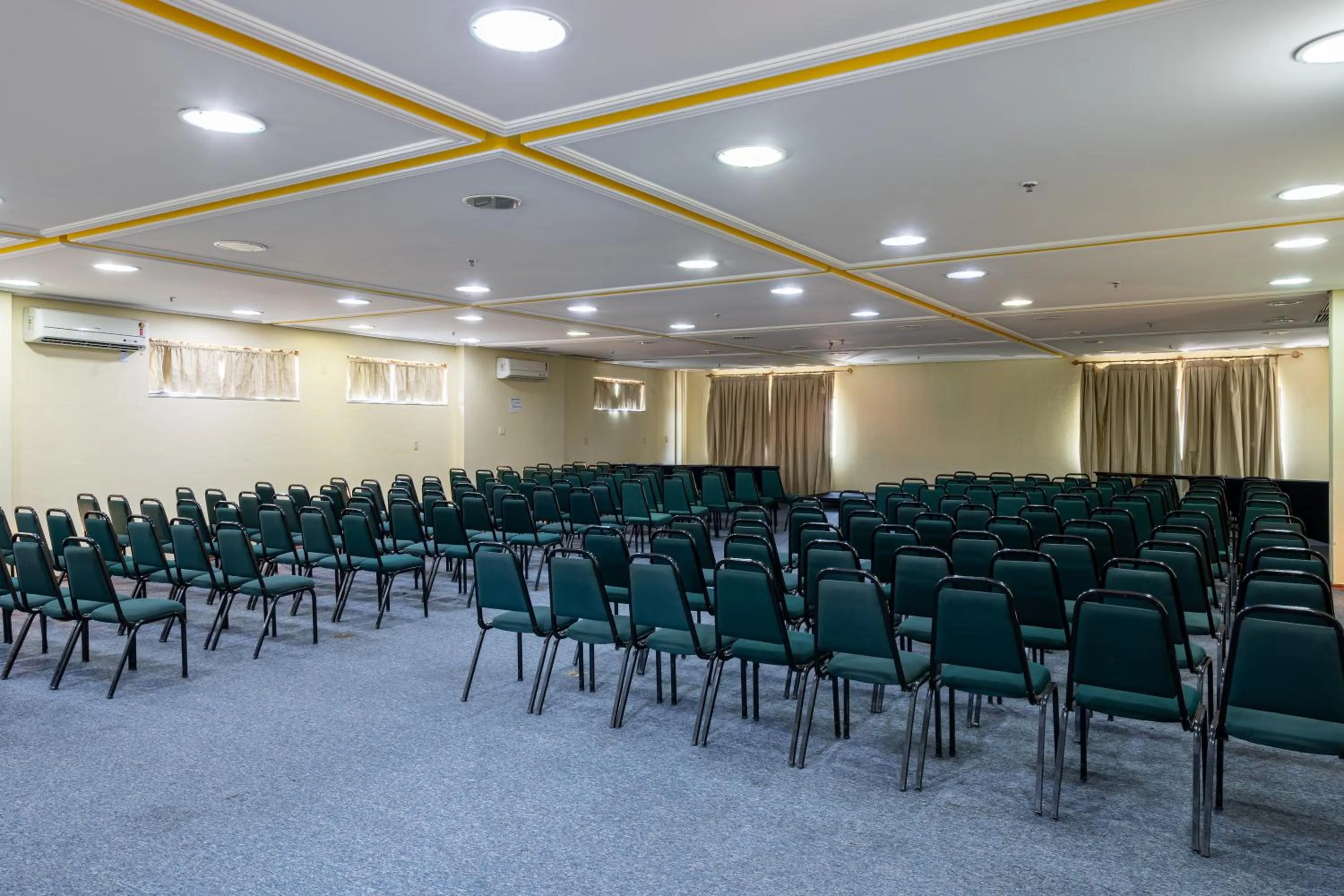 Meeting/conference room in Carlton Plaza São José dos Campos