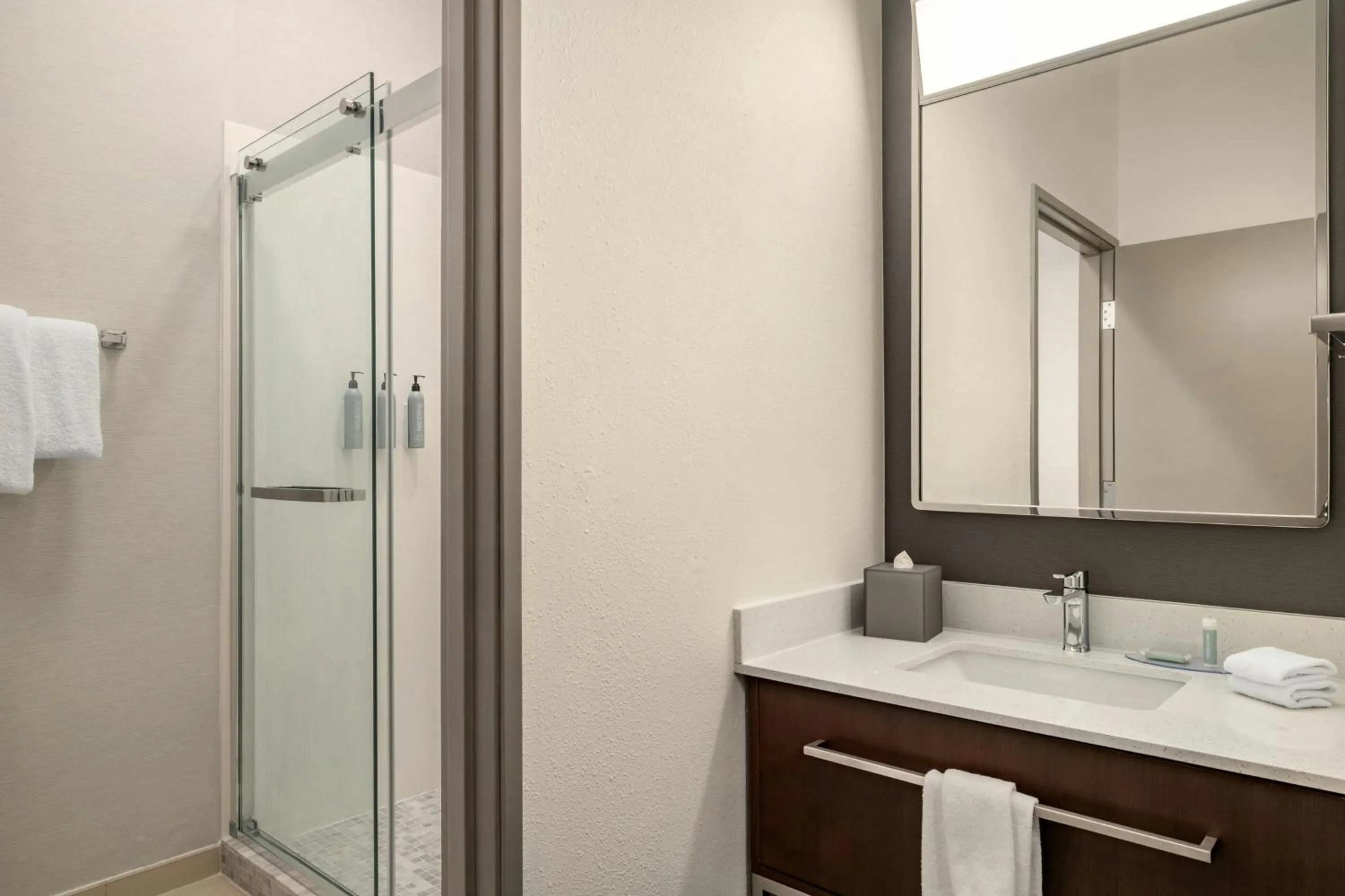 Bathroom in Courtyard Fargo Moorhead, MN