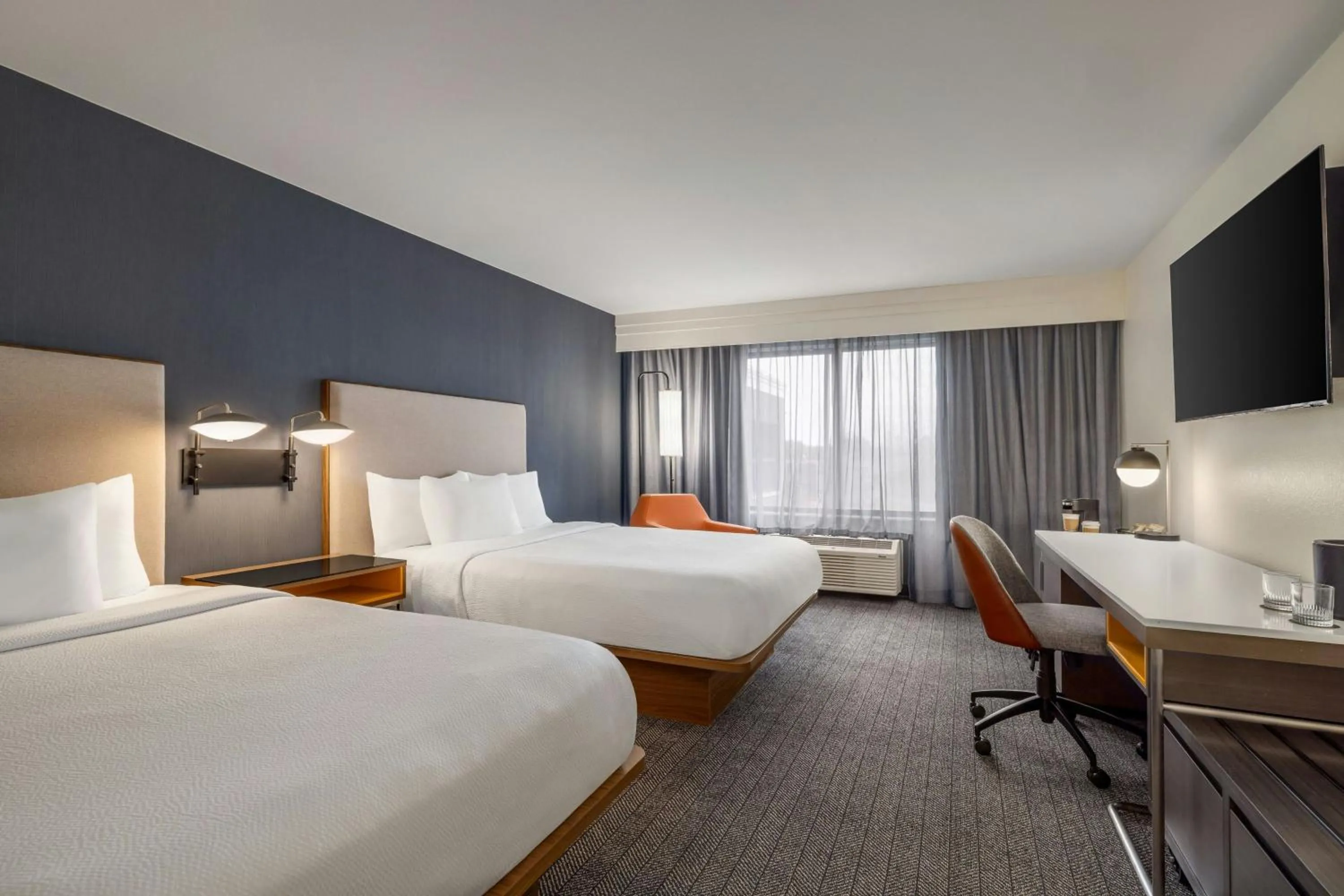 Photo of the whole room, Bed in Courtyard Fargo Moorhead, MN