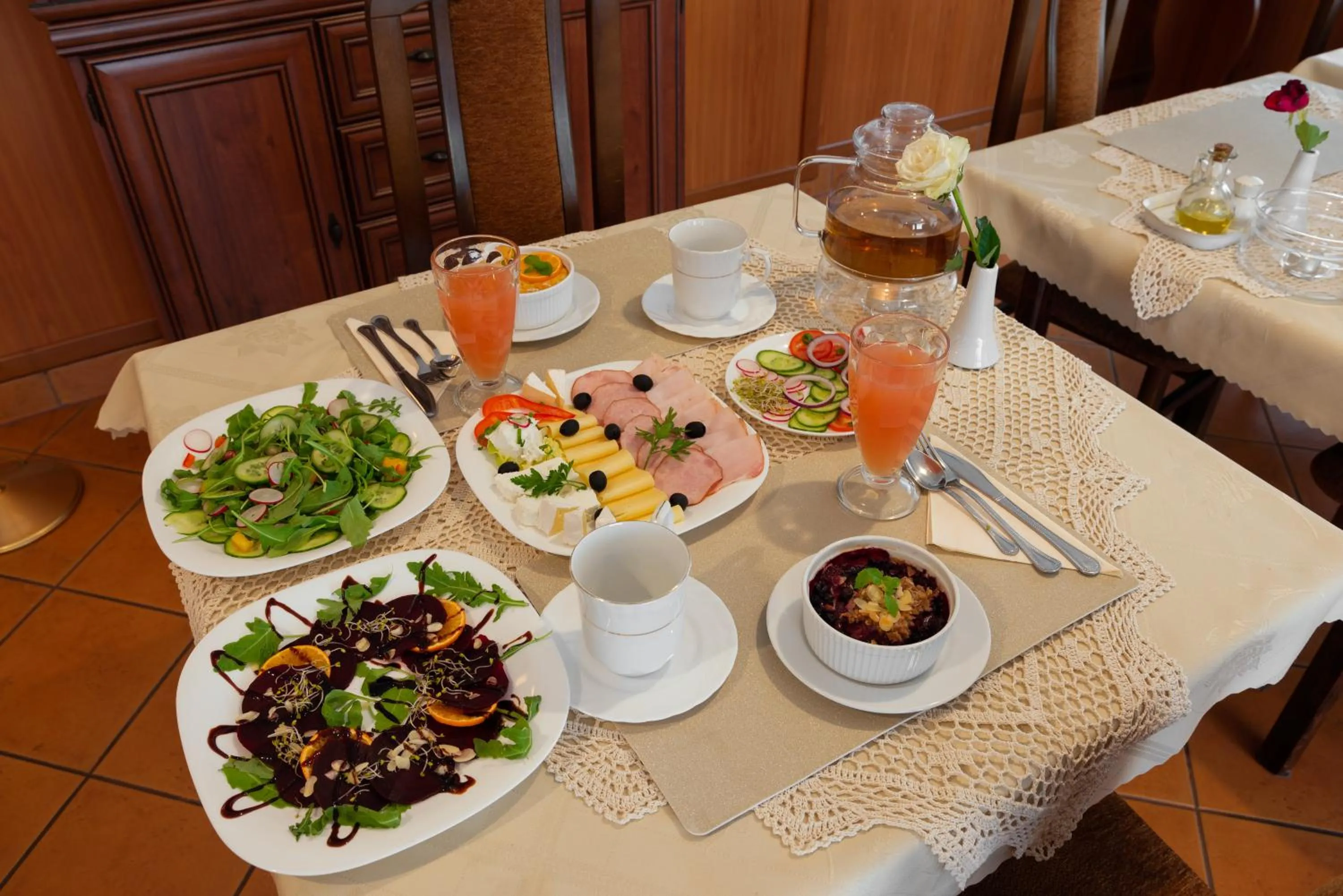 Breakfast in Willa i Wzgórze Jerrego Apartamenty i pokoje z widokiem na góry