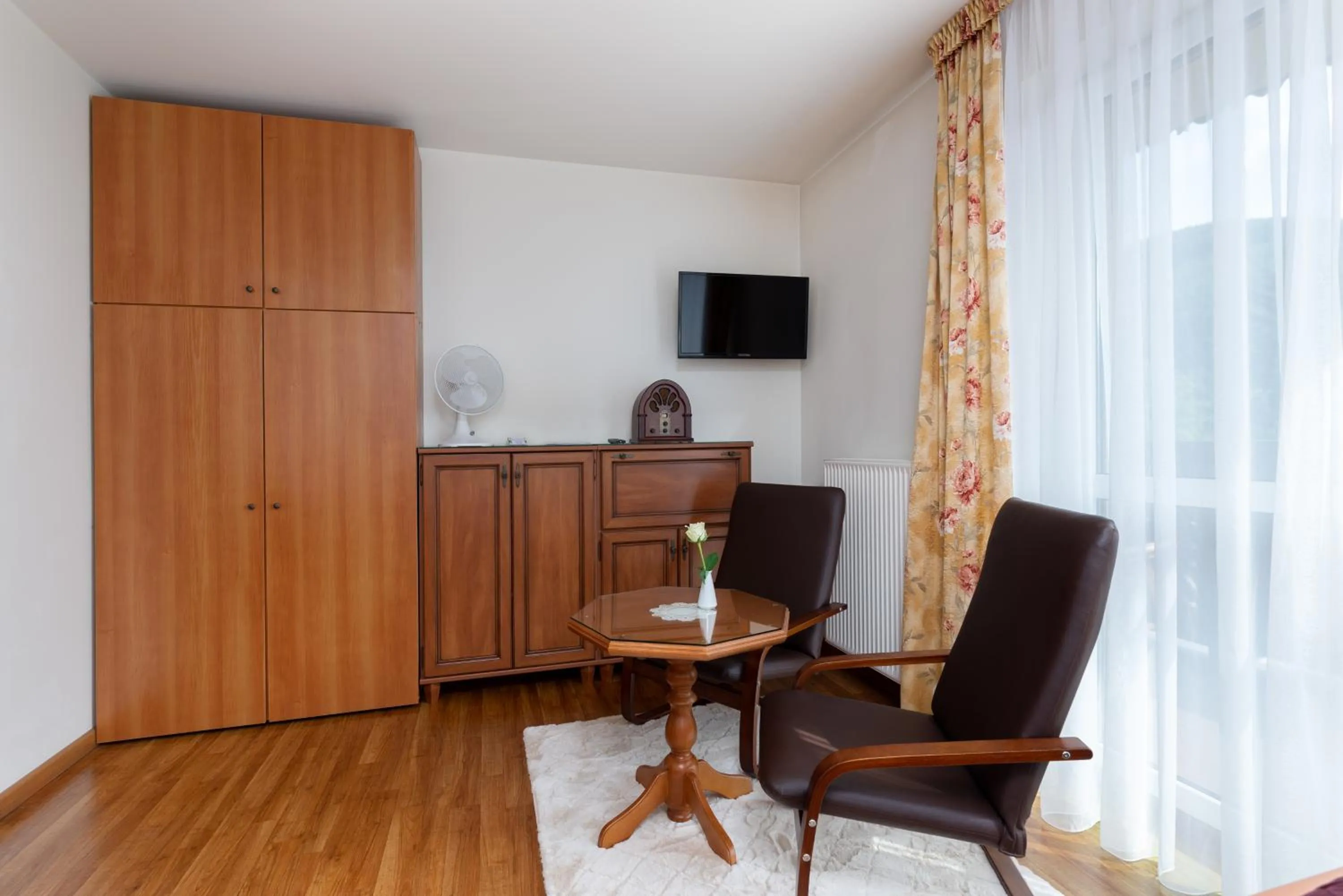 TV and multimedia in Willa i Wzgórze Jerrego Apartamenty i pokoje z widokiem na góry