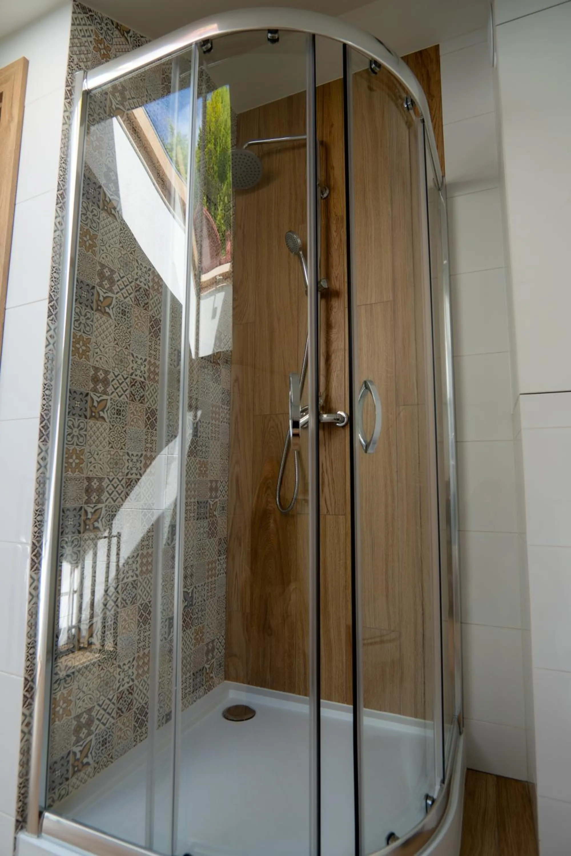 Shower in Willa i Wzgórze Jerrego Apartamenty i pokoje z widokiem na góry