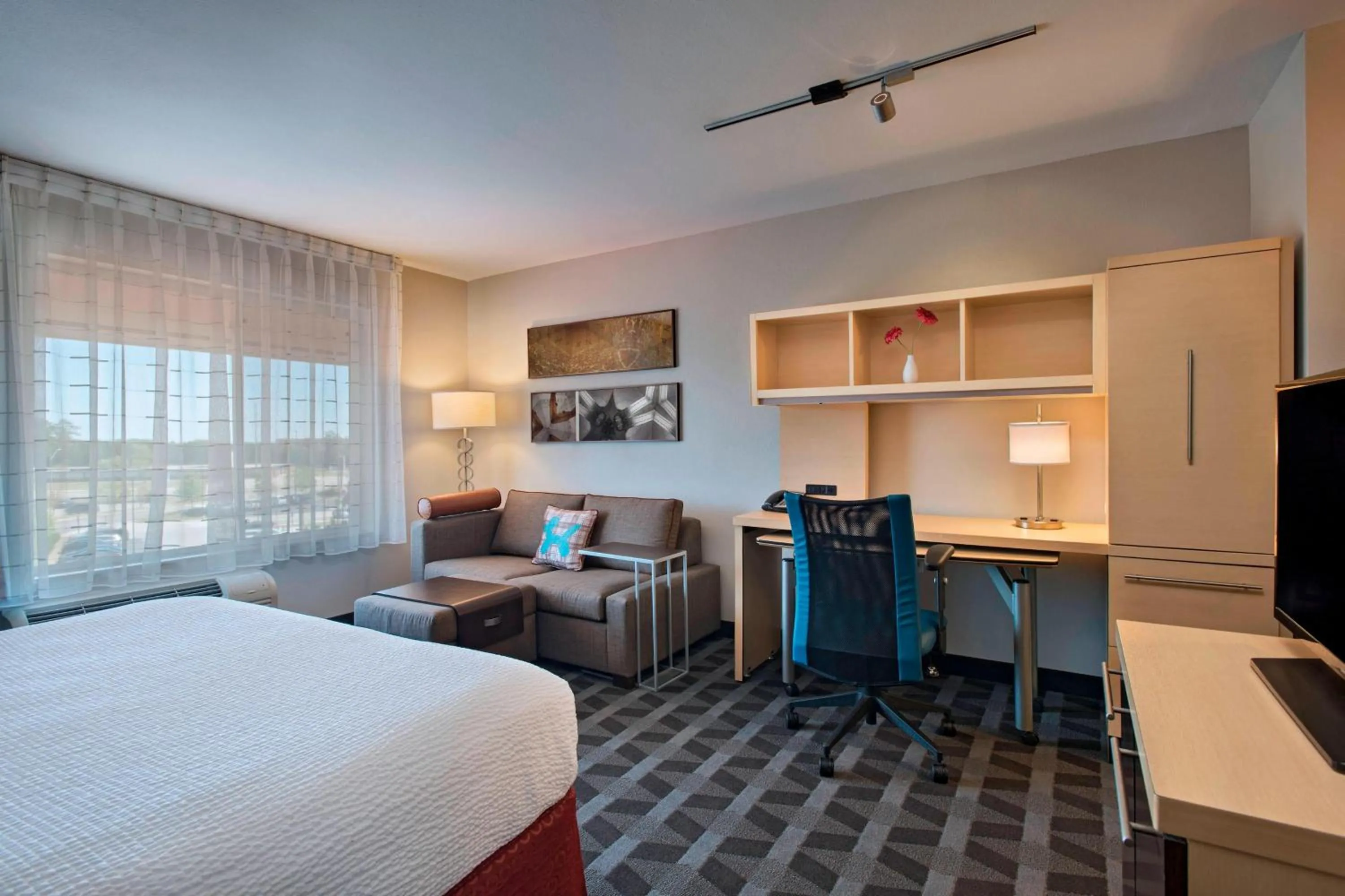 Photo of the whole room, Bed in TownePlace Suites Fayetteville Cross Creek