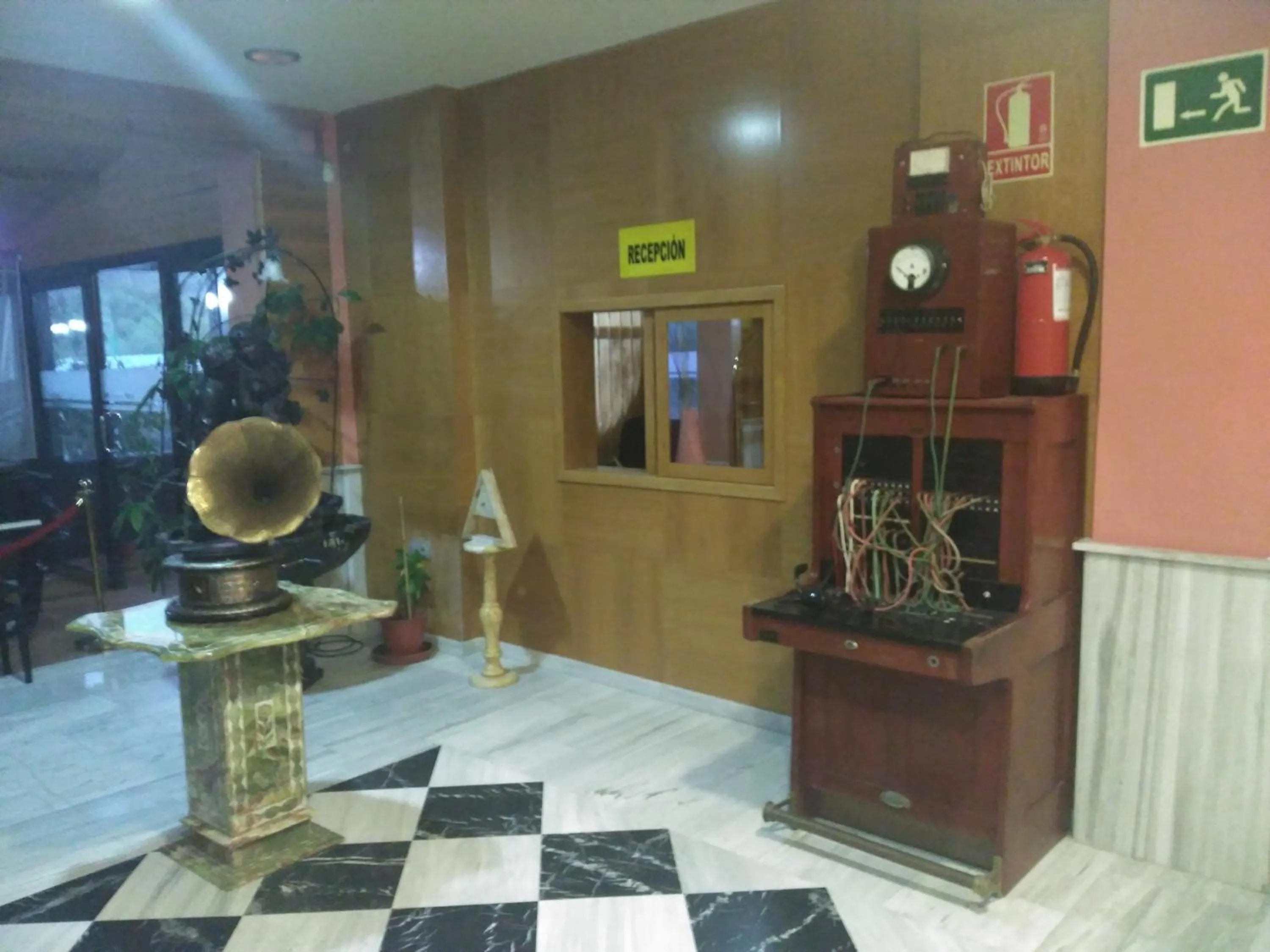 Seating area in Hotel Mirasierra