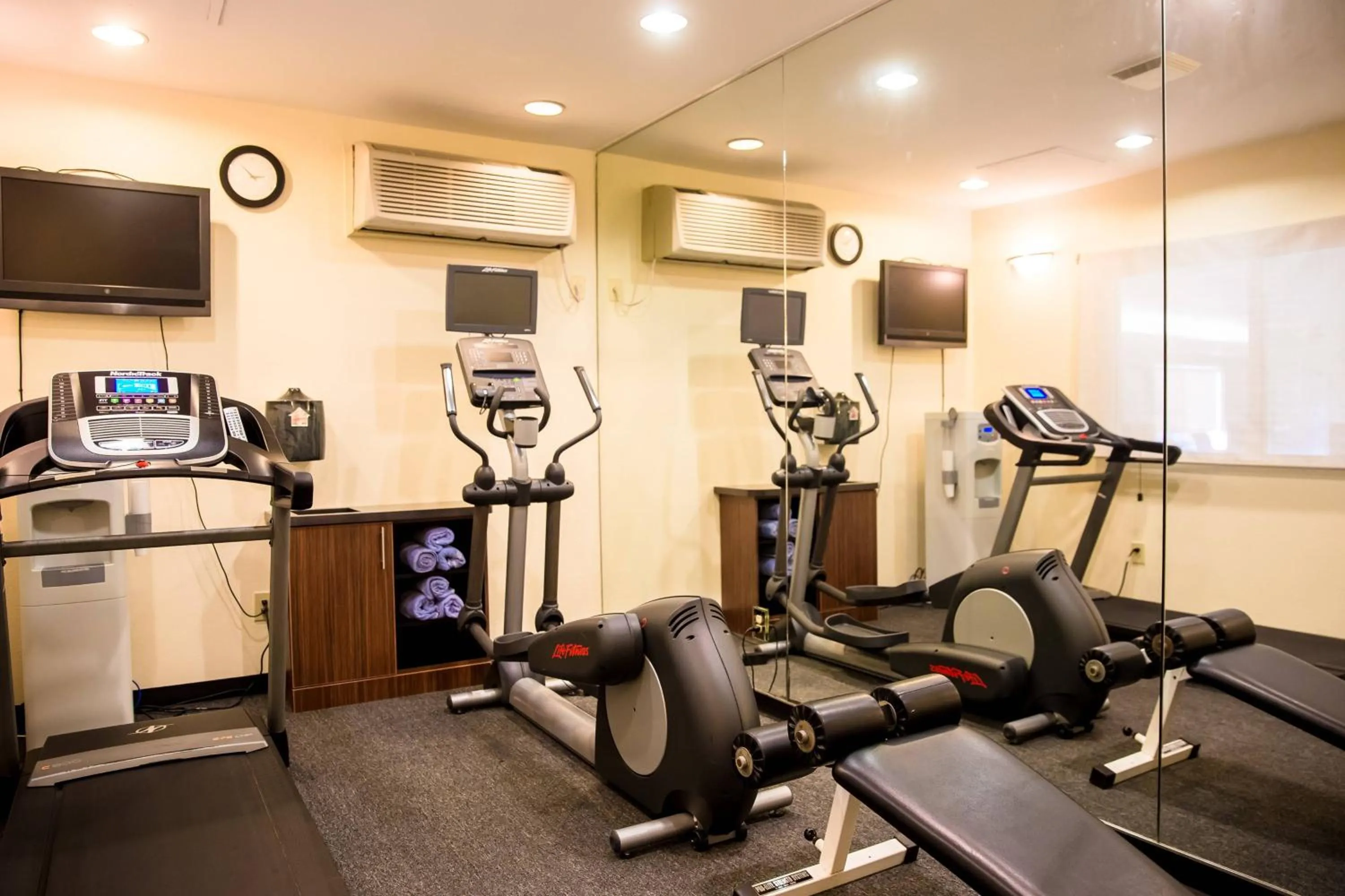 Fitness centre/facilities in Fairfield Inn & Suites Fredericksburg