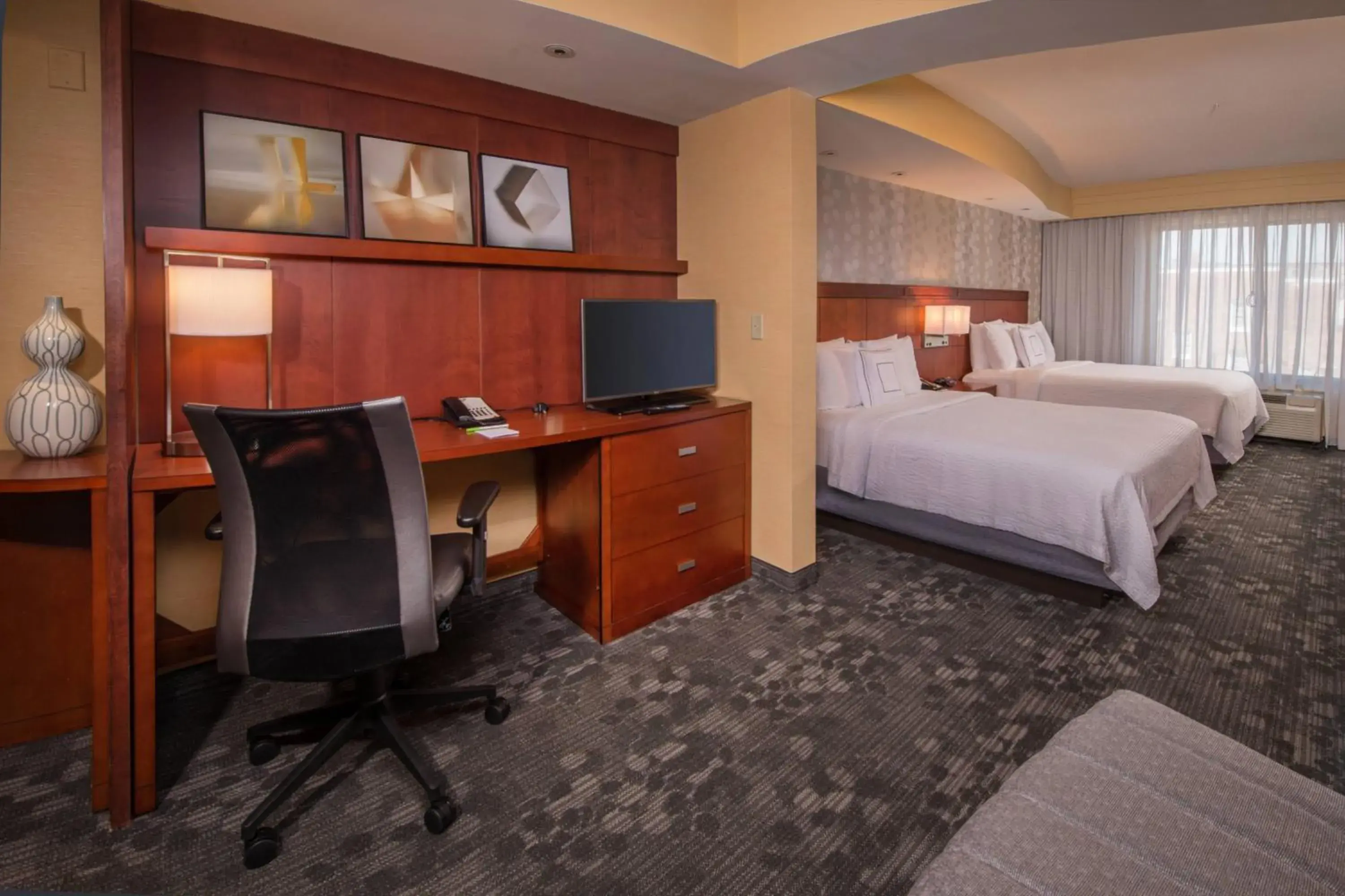 Queen Studio in Courtyard Fredericksburg Historic District Queen Studio in Courtyard Fredericksburg Historic District