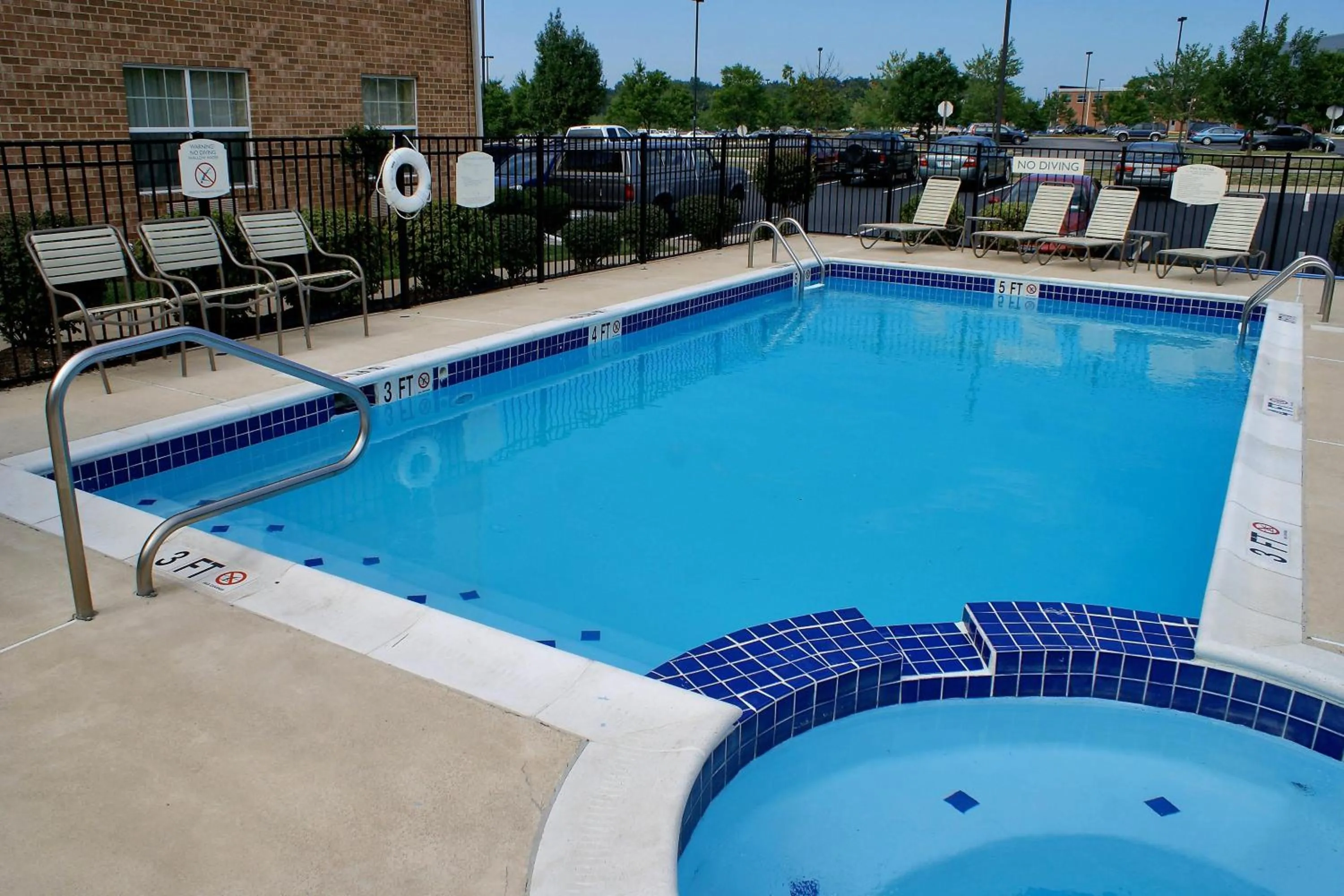 Swimming pool in TownePlace Suites Fredericksburg