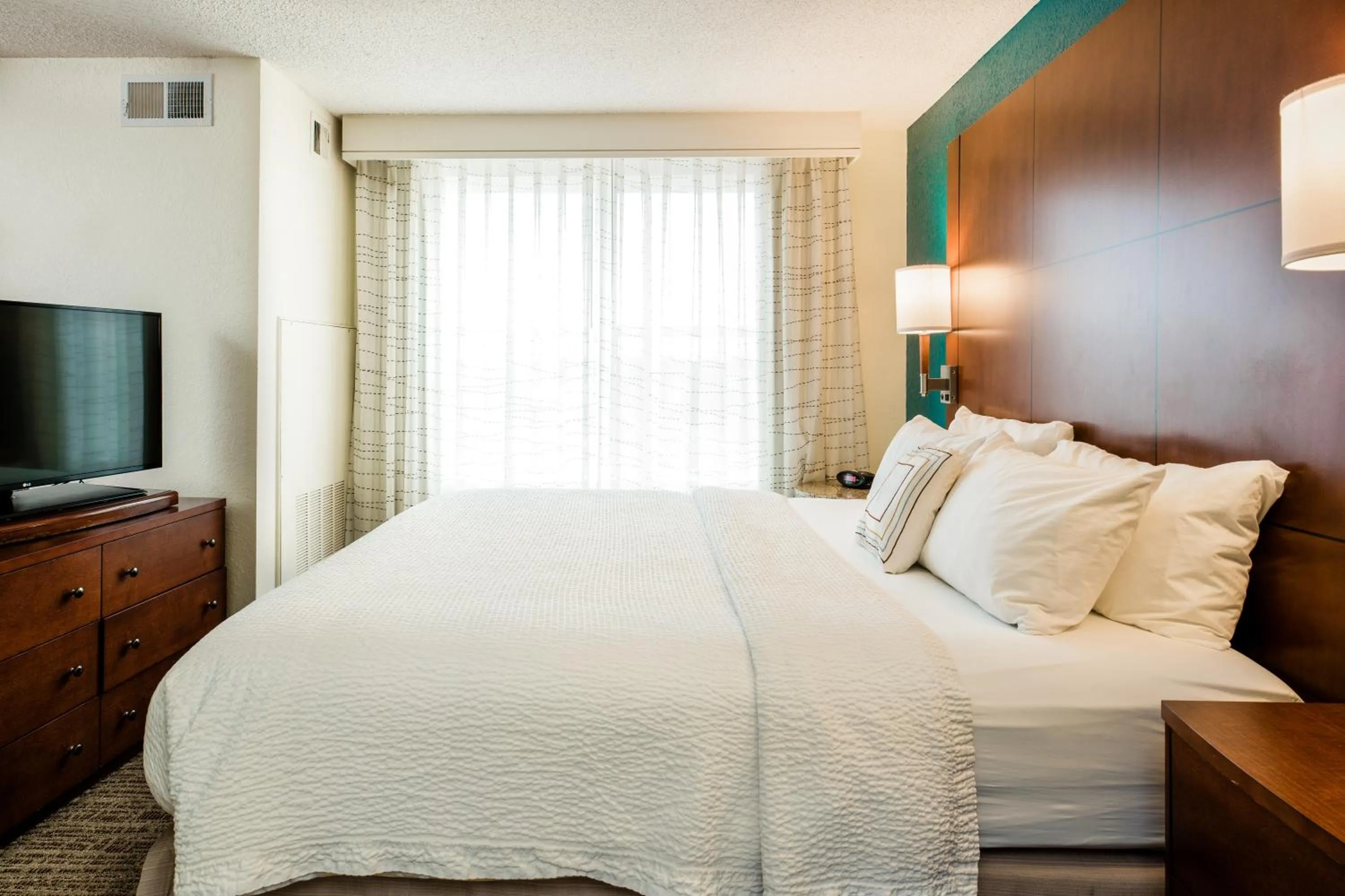 Evening entertainment, Bed in Residence Inn Florence