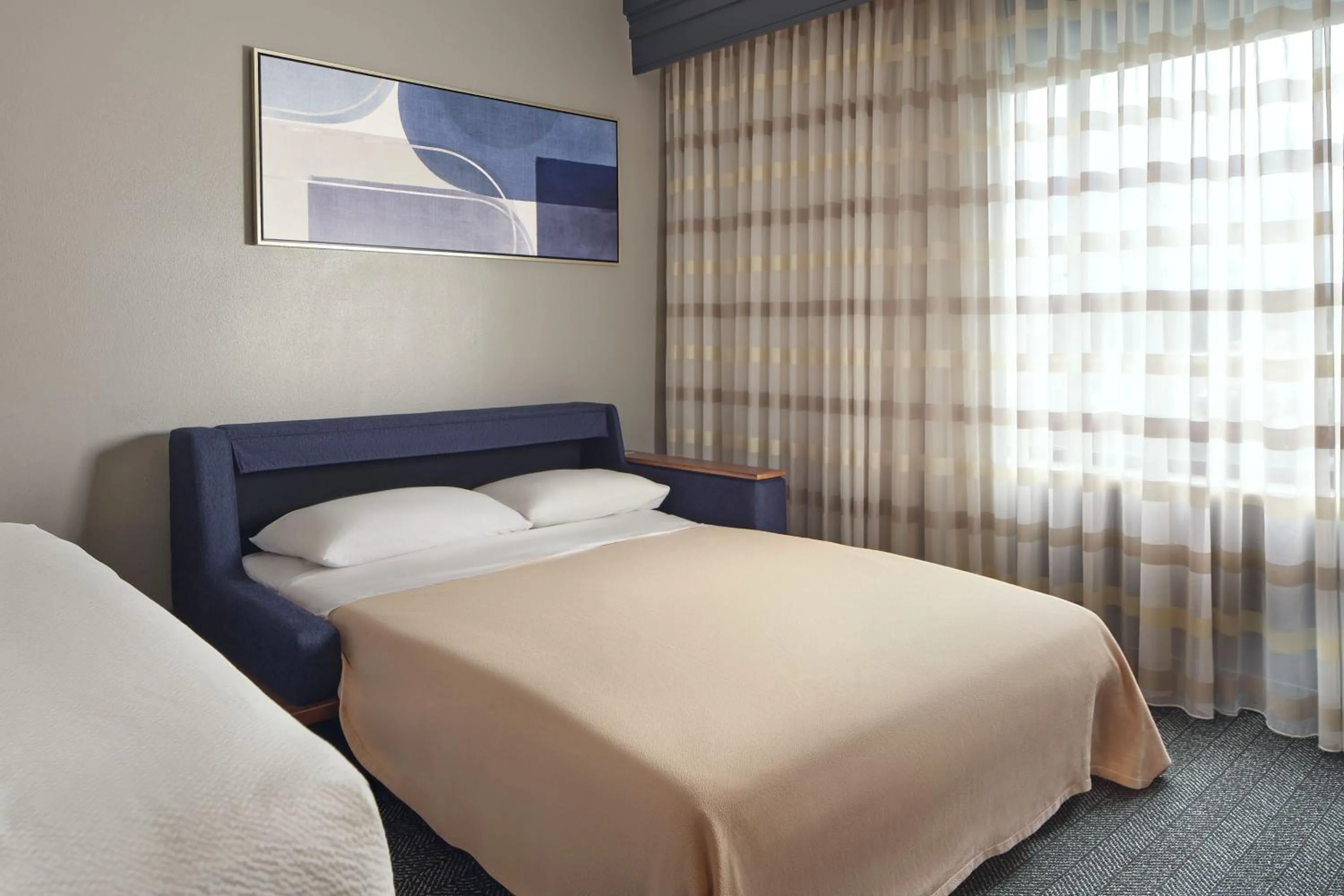 Photo of the whole room, Bed in Courtyard Florence South Carolina