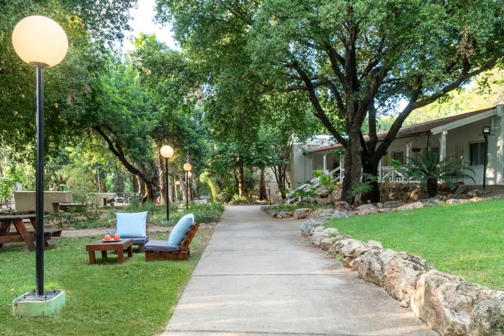 Garden in Travel Hotel Eilon
