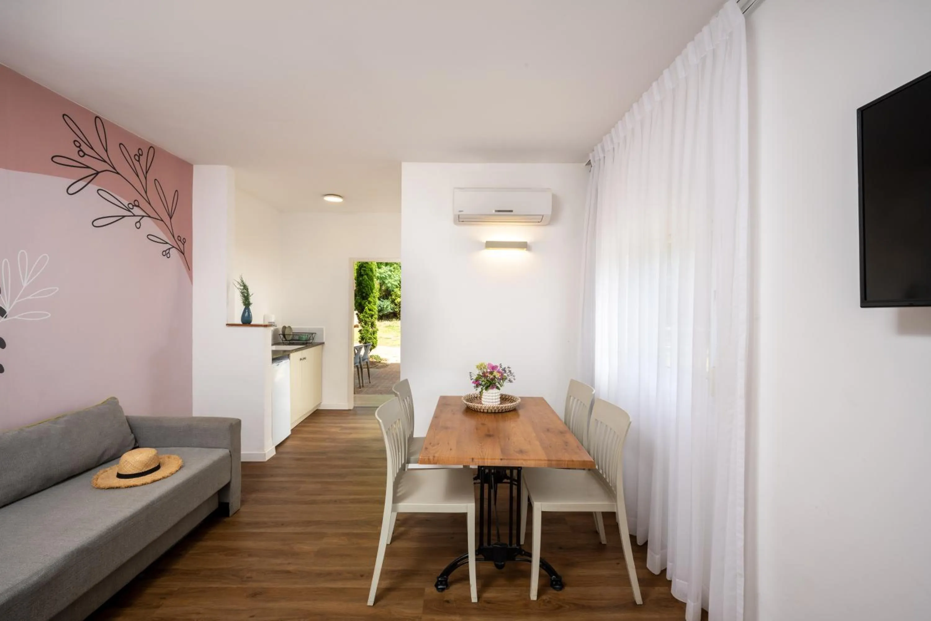 Dining area in Travel Hotel Eilon