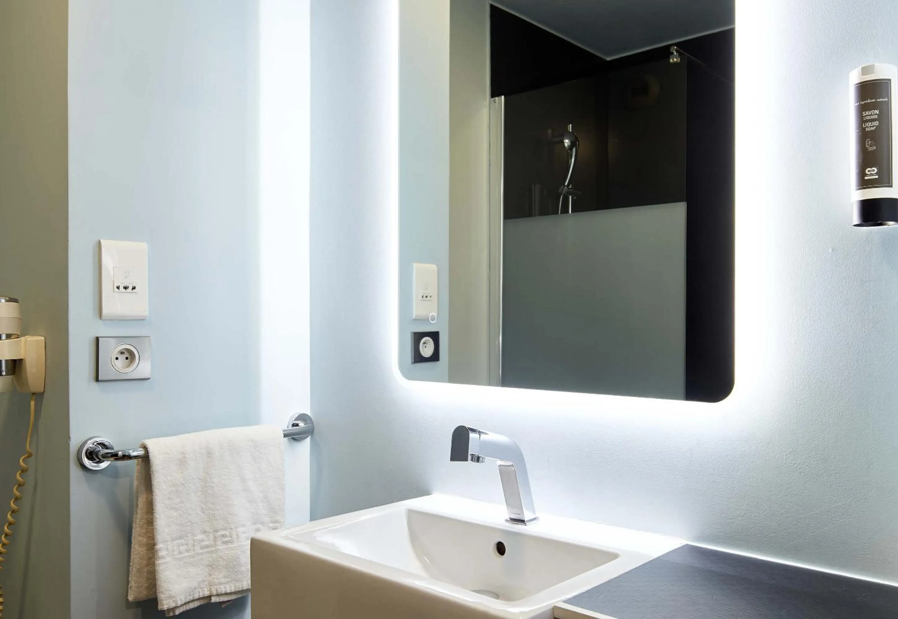 Bathroom in B&B HOTEL Saint-Maur Créteil