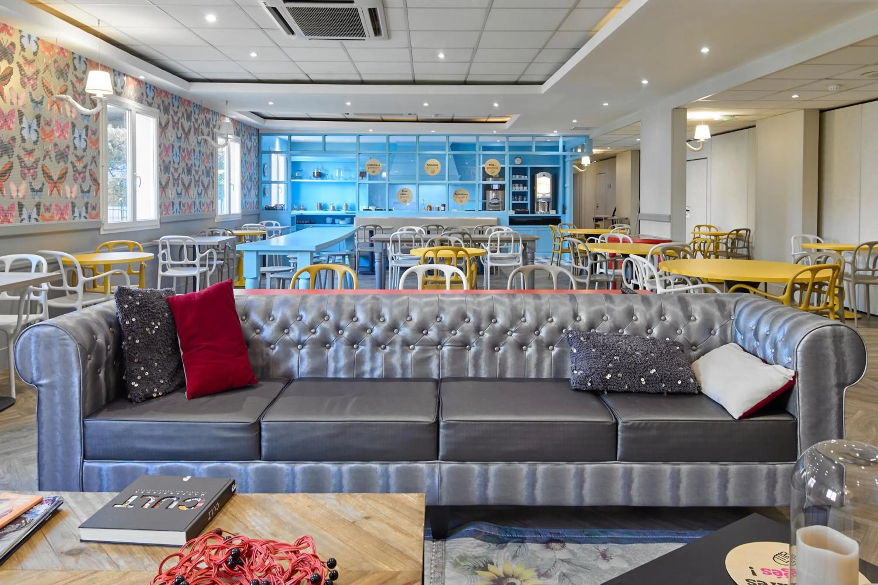 Living room in B&B HOTEL Saint-Maur Créteil