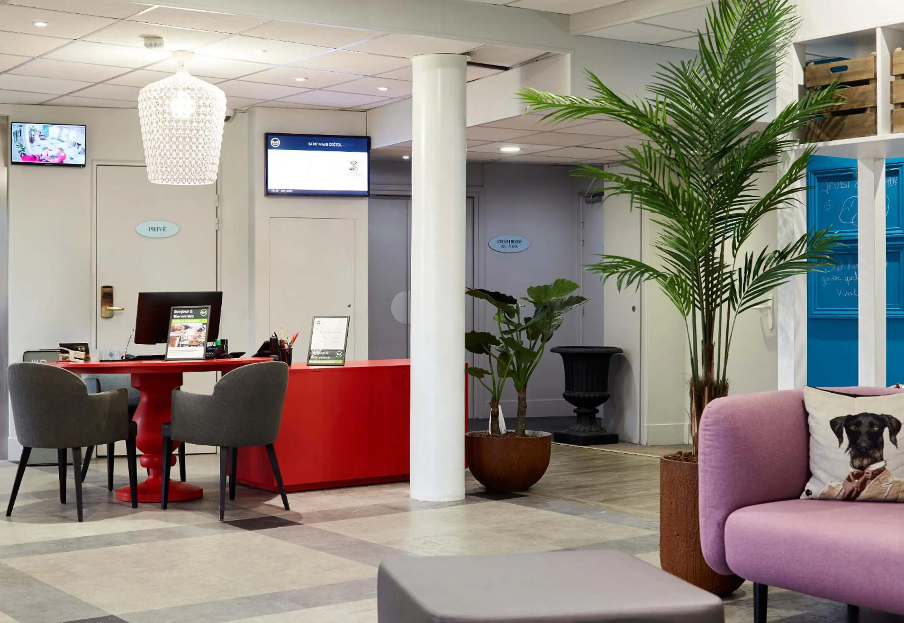 Lobby or reception in B&B HOTEL Saint-Maur Créteil