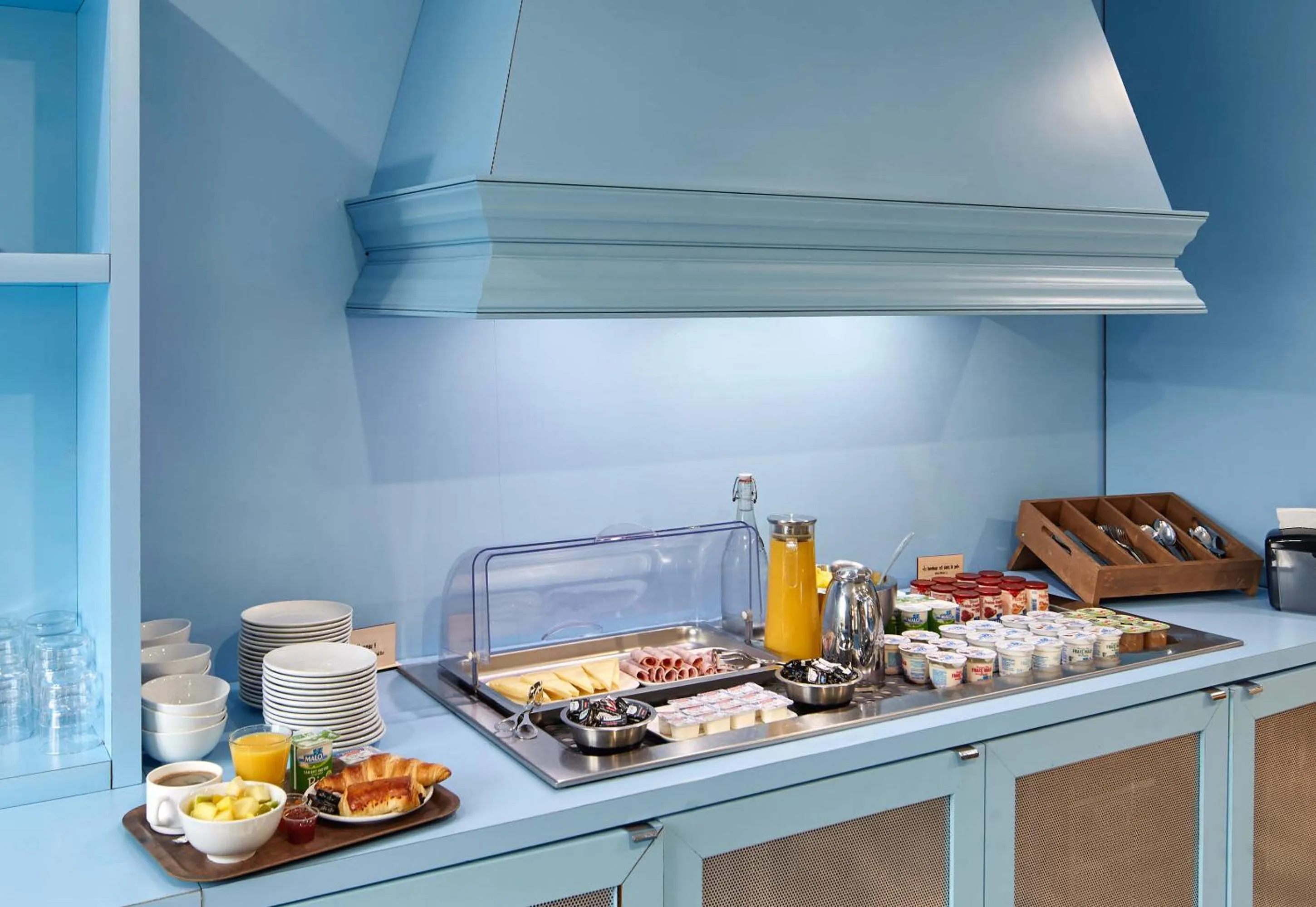 Buffet breakfast in B&B HOTEL Saint-Maur Créteil