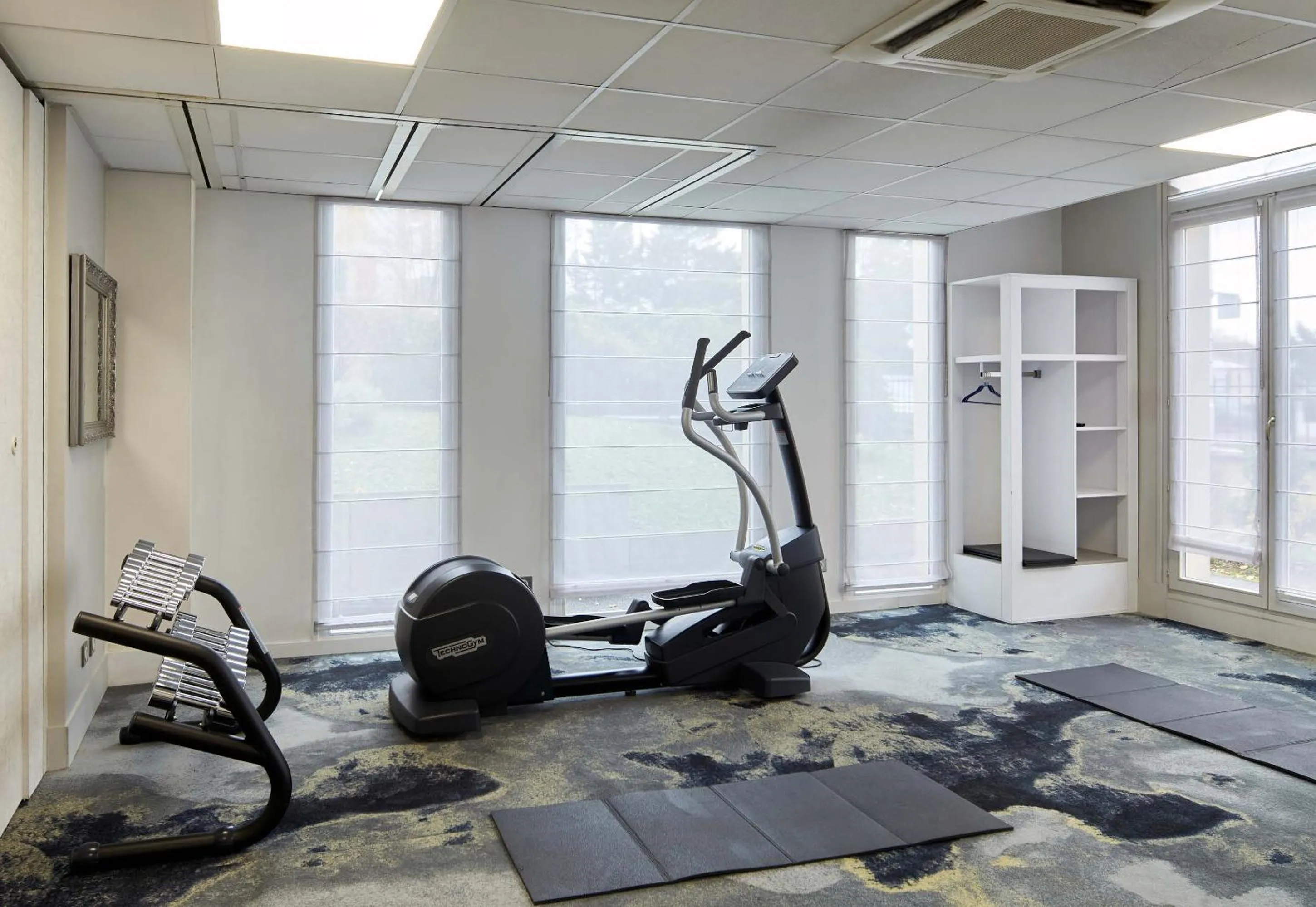 Fitness centre/facilities in B&B HOTEL Saint-Maur Créteil