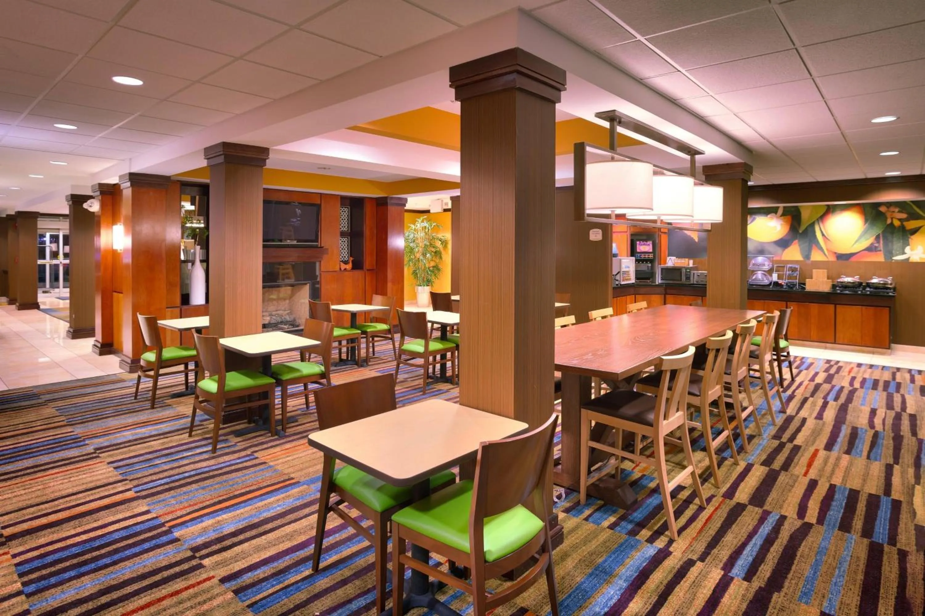 Breakfast in Fairfield Inn & Suites by Marriott Gillette