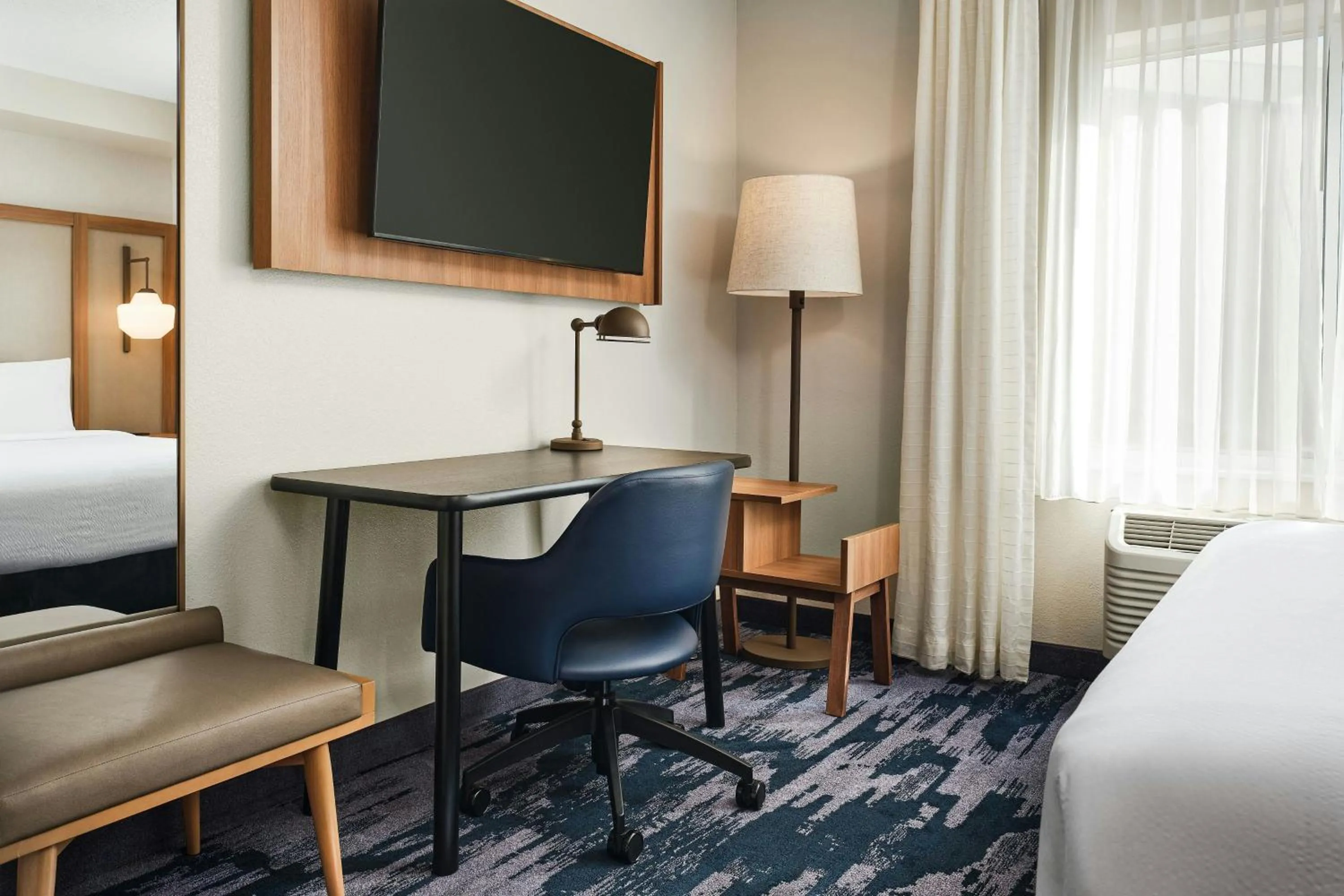 Photo of the whole room, Bed in Fairfield Inn & Suites by Marriott Gillette