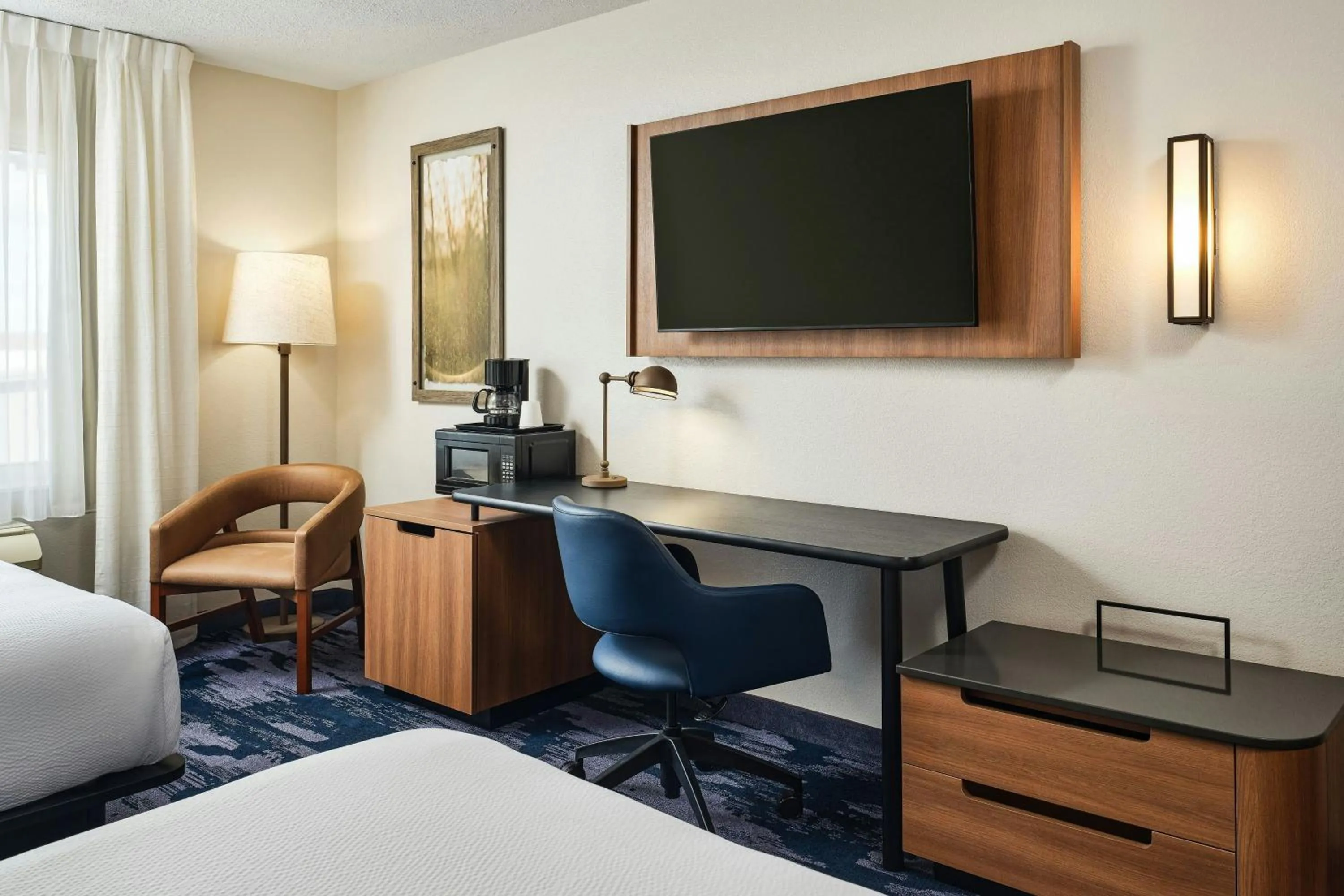 Photo of the whole room, Bed in Fairfield Inn & Suites by Marriott Gillette