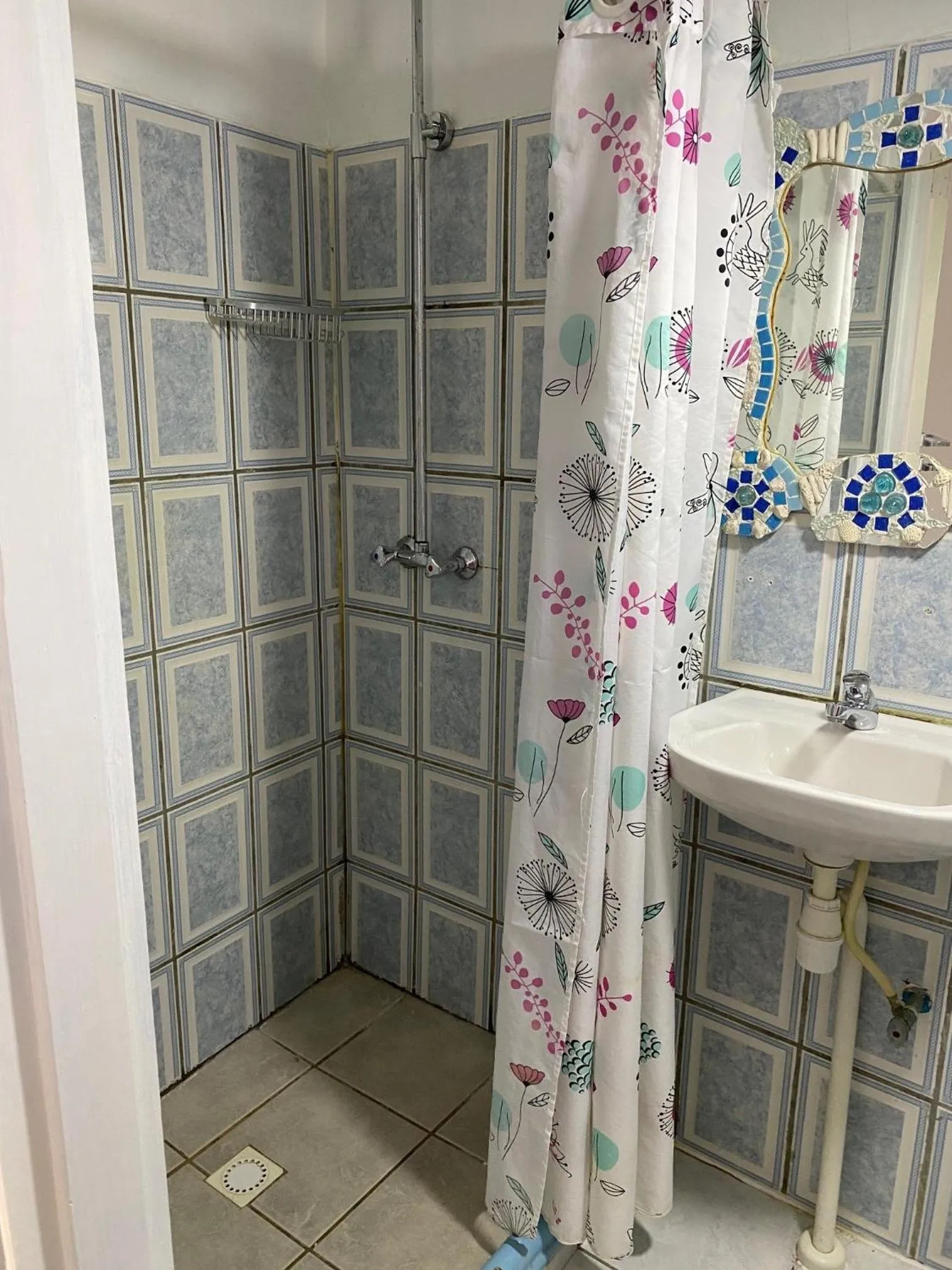Shower in Blue View Apartments