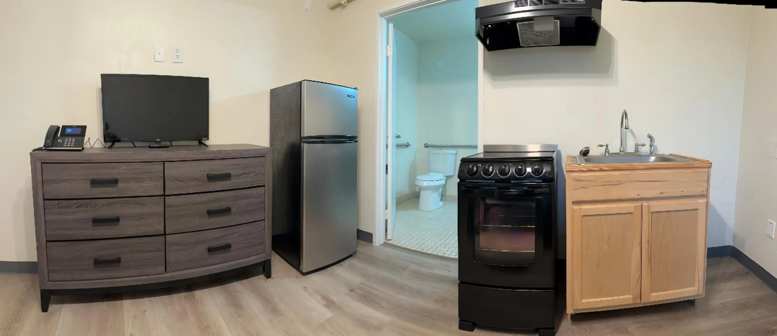 Kitchen or kitchenette in Studio City Suites, a Travelodge by Wyndham