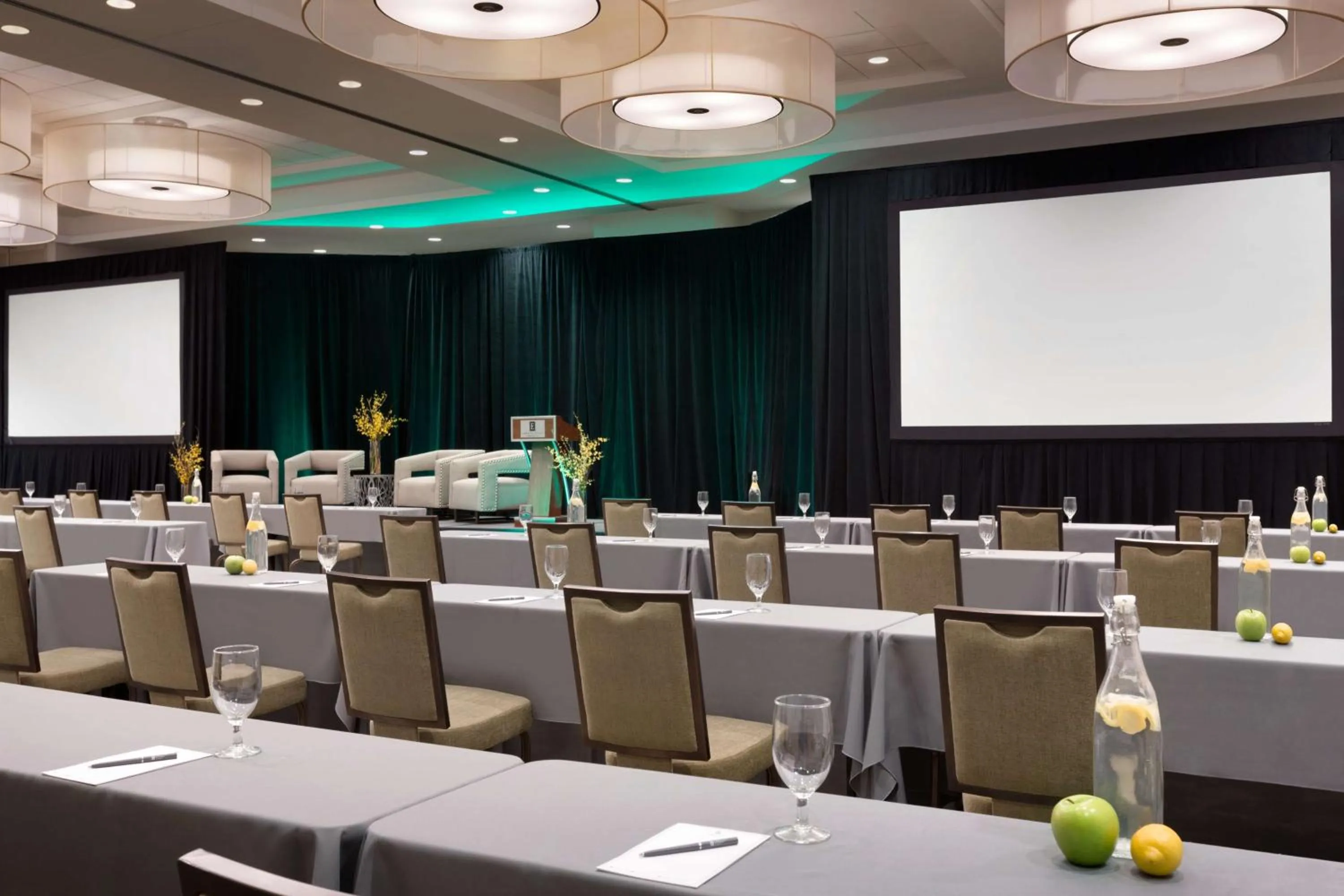 Meeting/conference room in Embassy Suites by Hilton Denver Downtown Convention Center