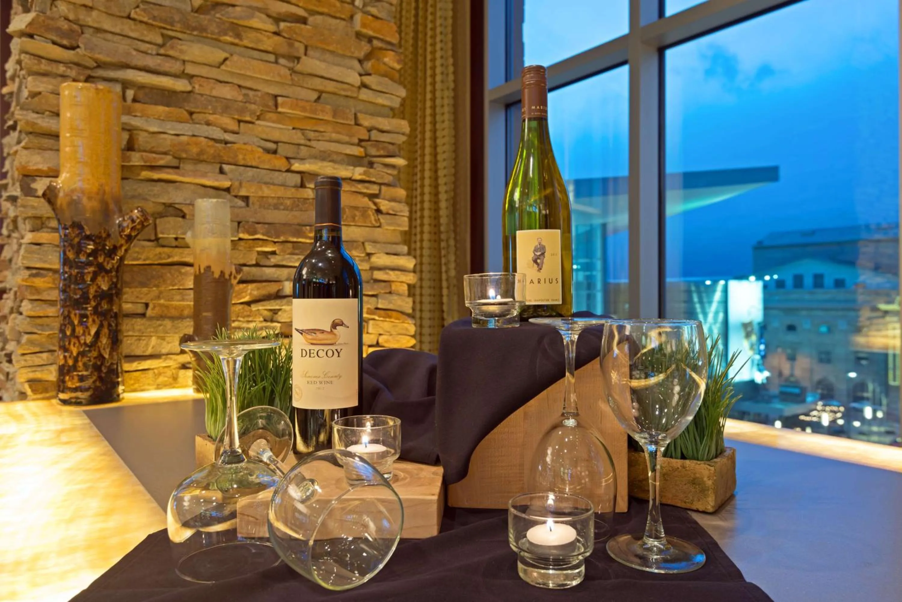 Lounge or bar in Embassy Suites by Hilton Denver Downtown Convention Center