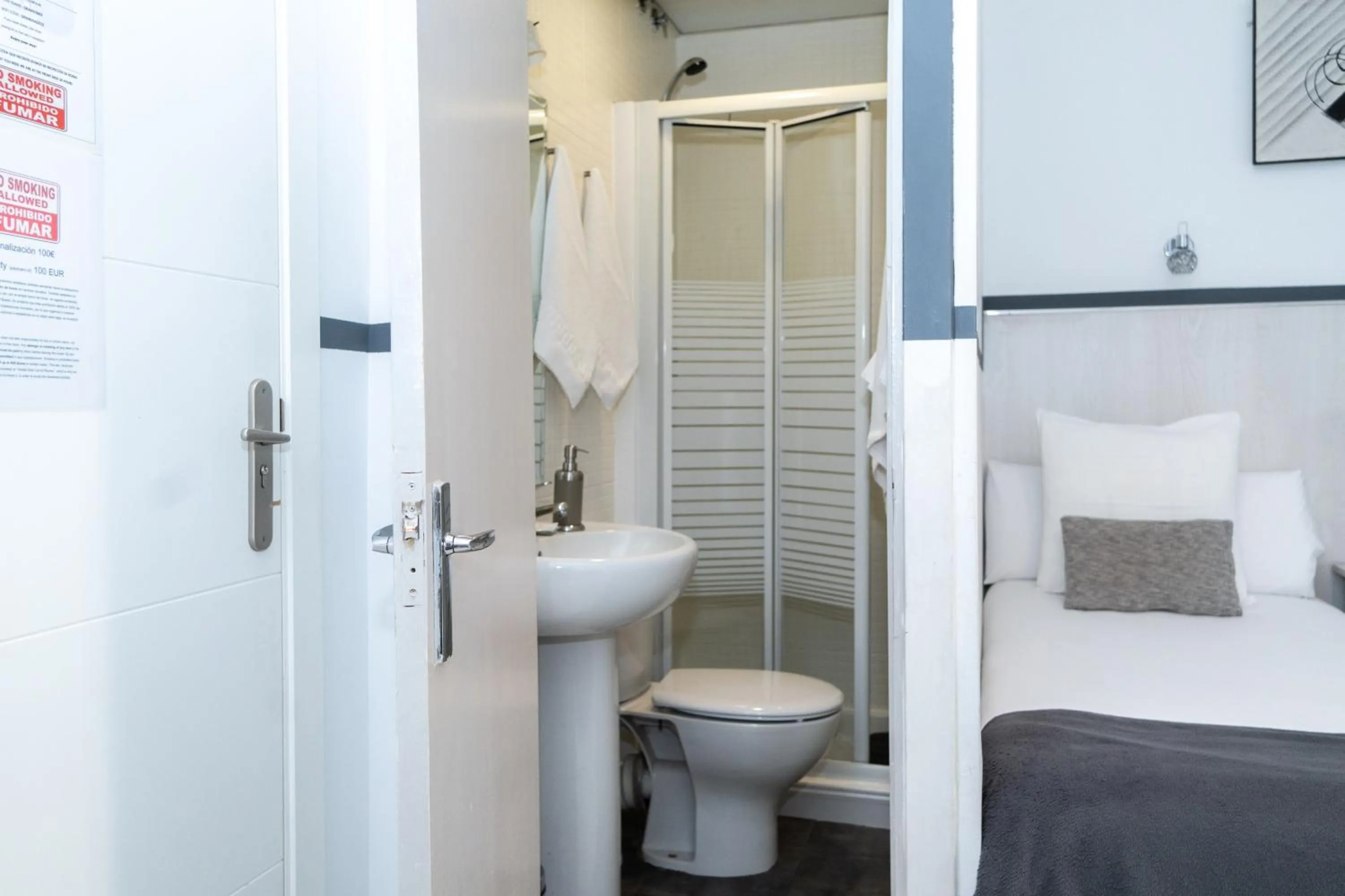 Bed in Gran Via 63 Rooms