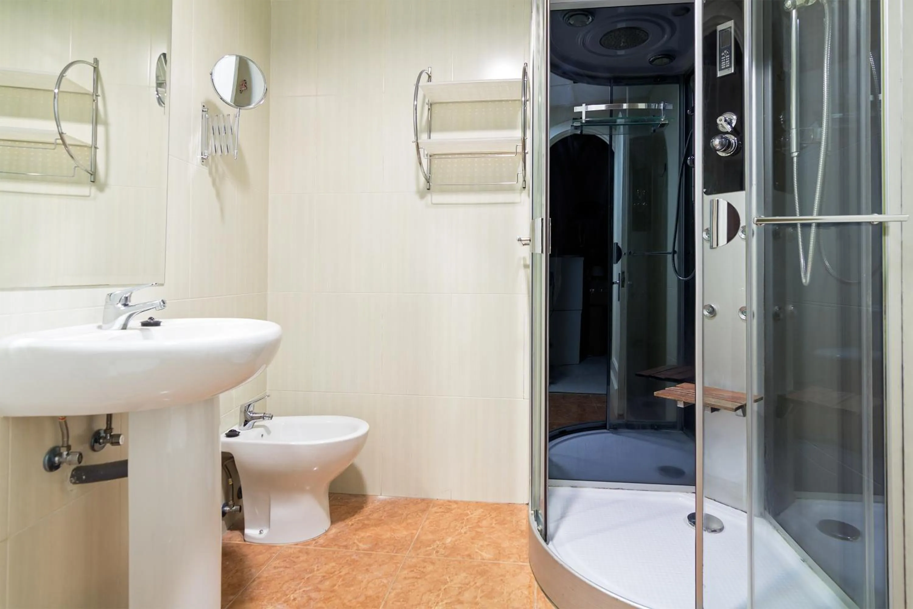 Bathroom in Gran Via 63 Rooms