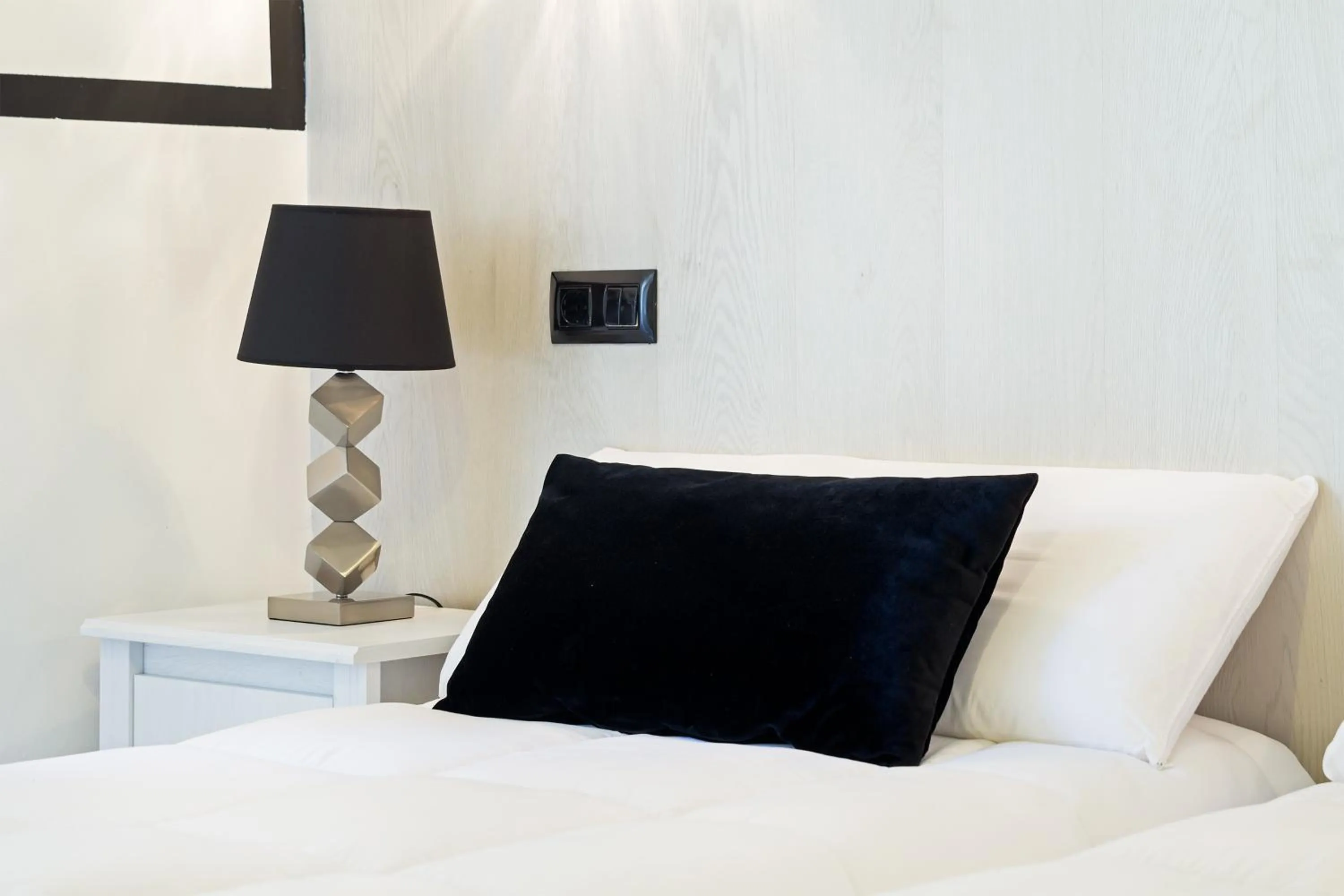 Photo of the whole room, Bed in Gran Via 63 Rooms